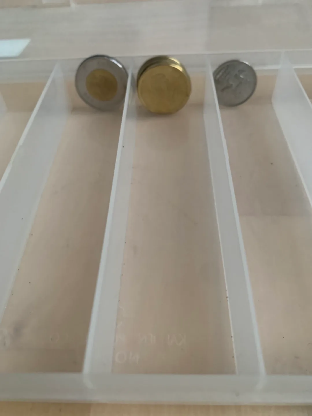 Clear Plastic Storage Box with Multiple Compartments image indicator(2)