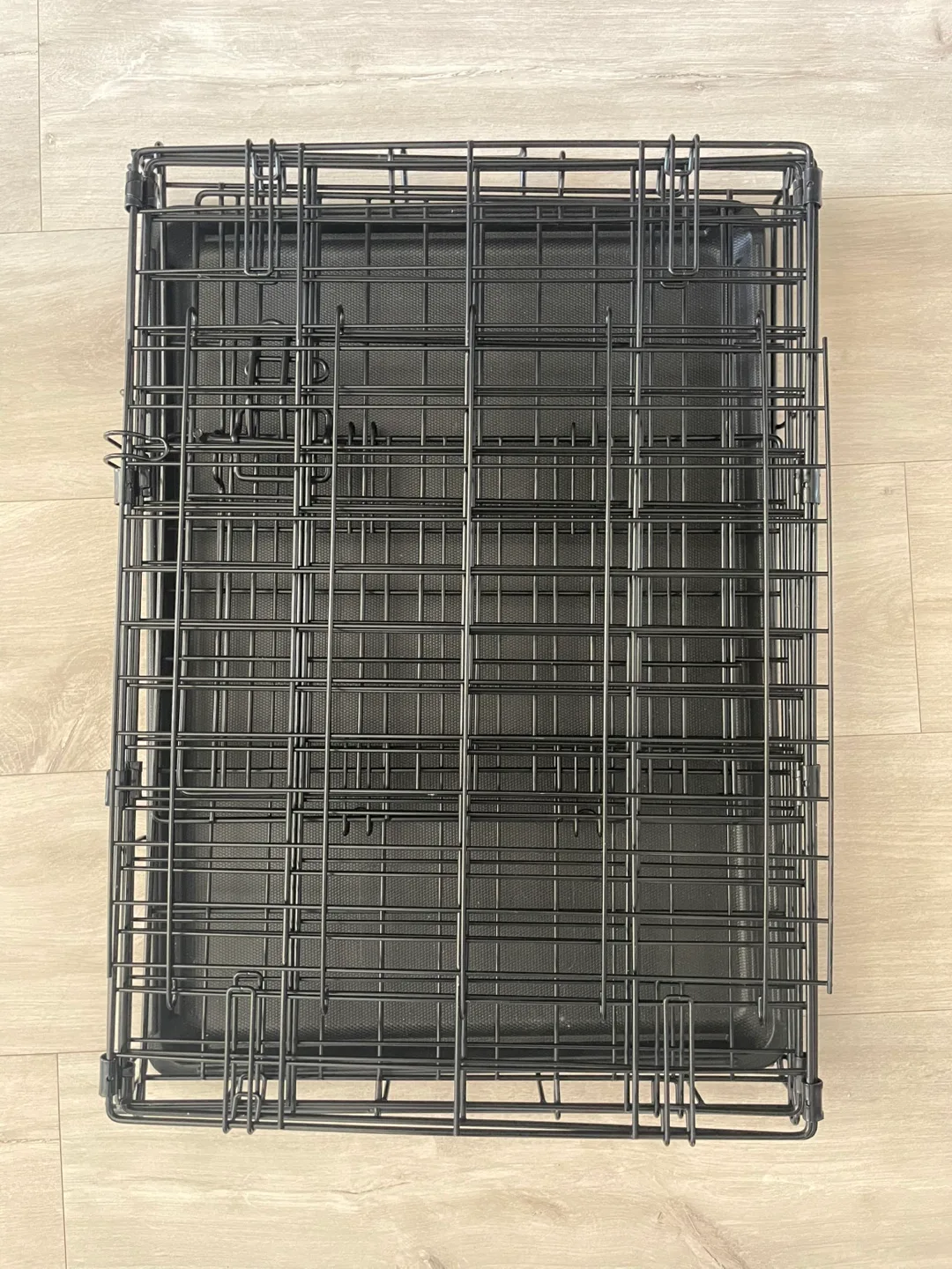 Black Metal Dog Crate (24”L x 18”W x 20”H) image indicator(4)