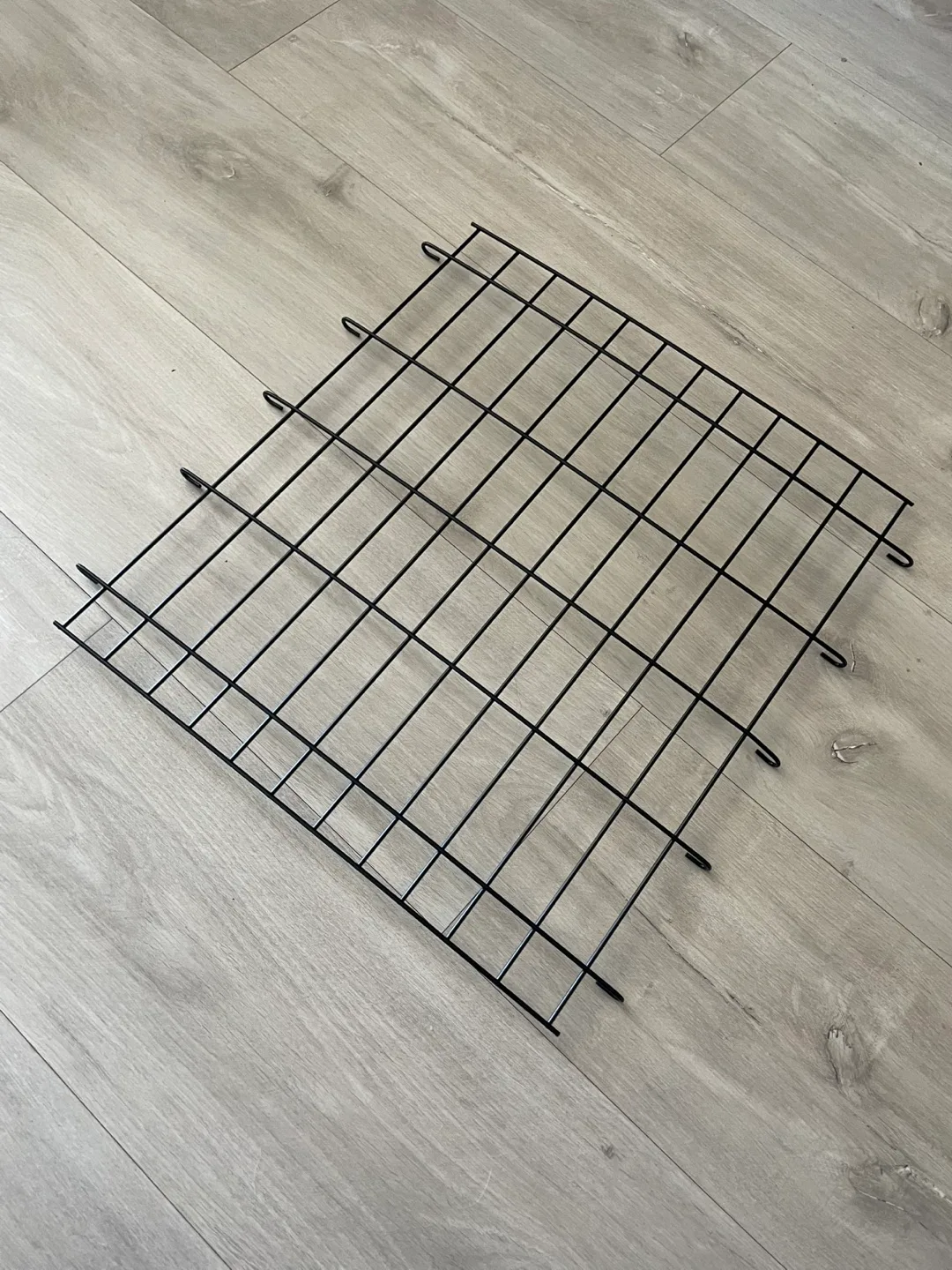 Black Metal Dog Crate (24”L x 18”W x 20”H) image indicator(6)