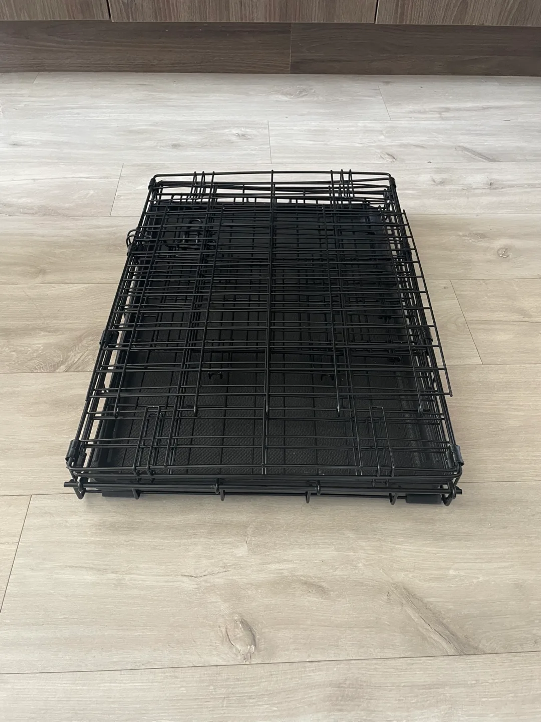 Black Metal Dog Crate (24”L x 18”W x 20”H) image indicator(5)