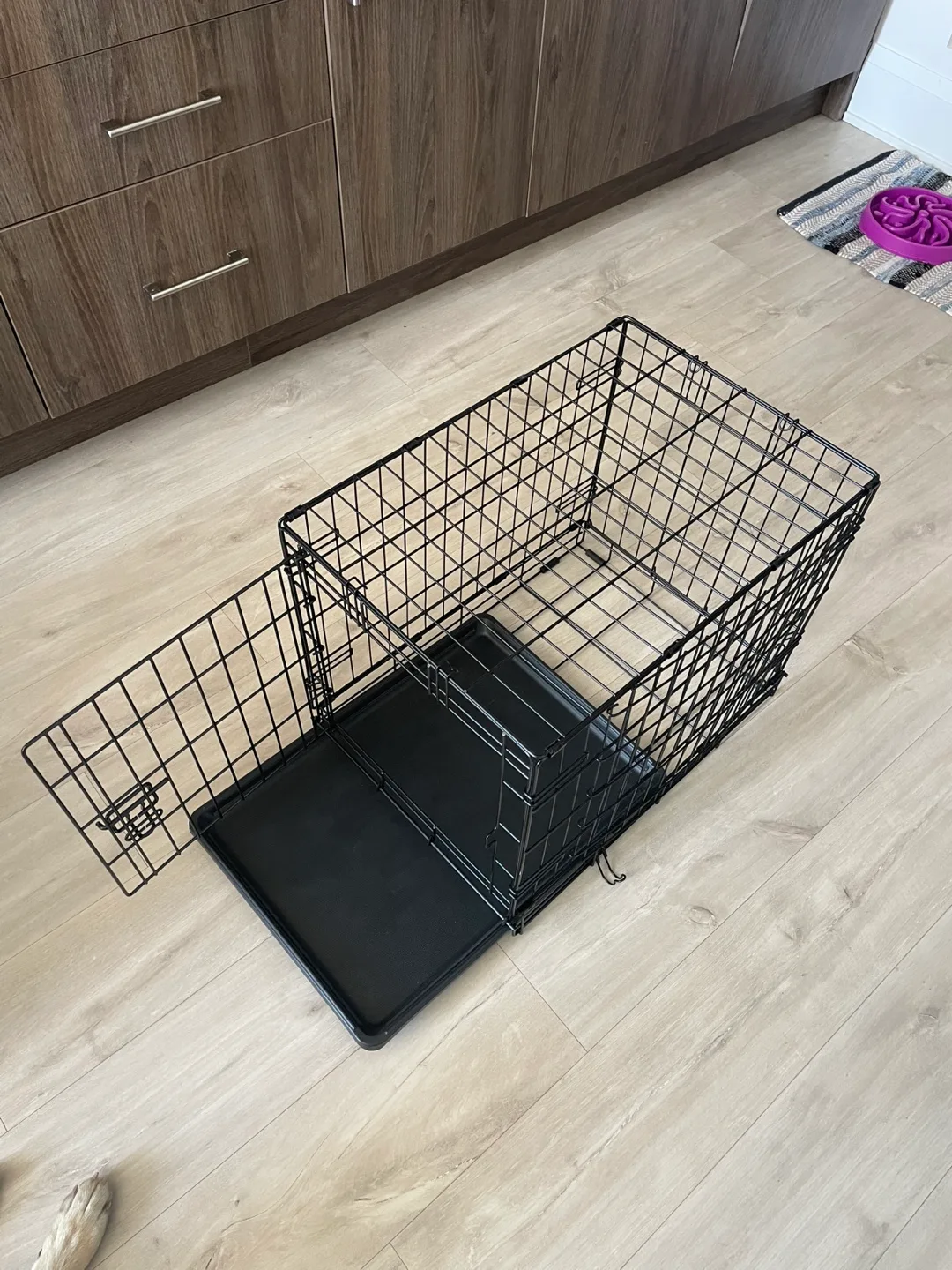 Black Metal Dog Crate (24”L x 18”W x 20”H) image indicator(2)
