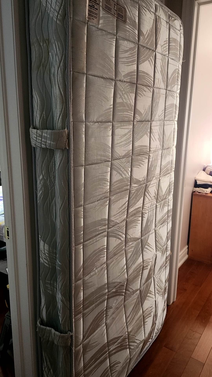 Twin Size Mattress – Clean, Comfortable & Ready to Use!