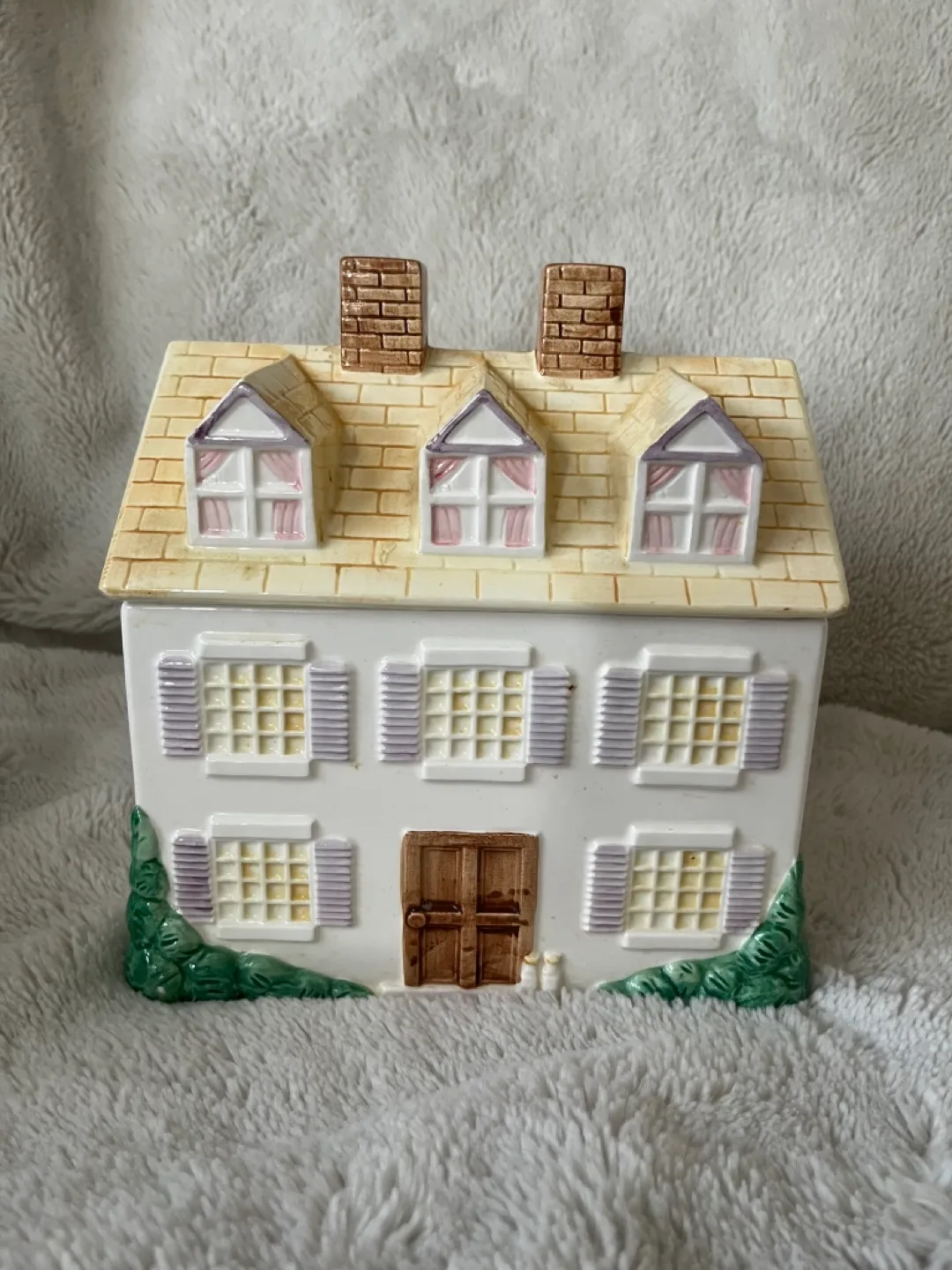‼️Vintage ‼️House Shaped Cookie Jar image indicator(5)