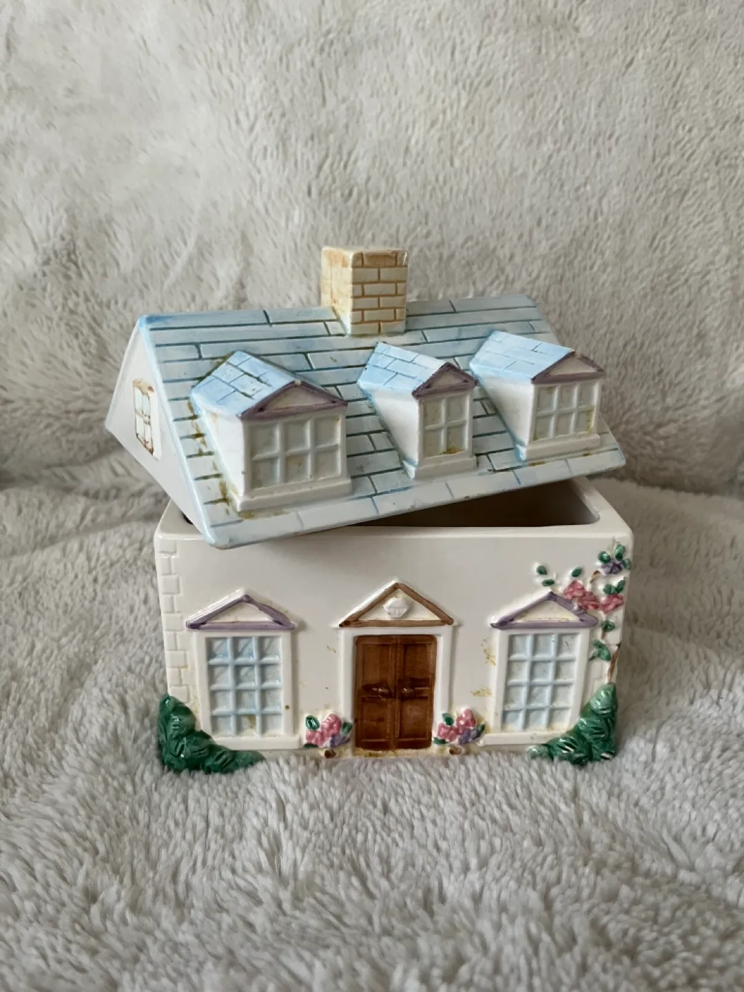 ‼️Vintage ‼️Ceramic House Cookie Jar image indicator(2)