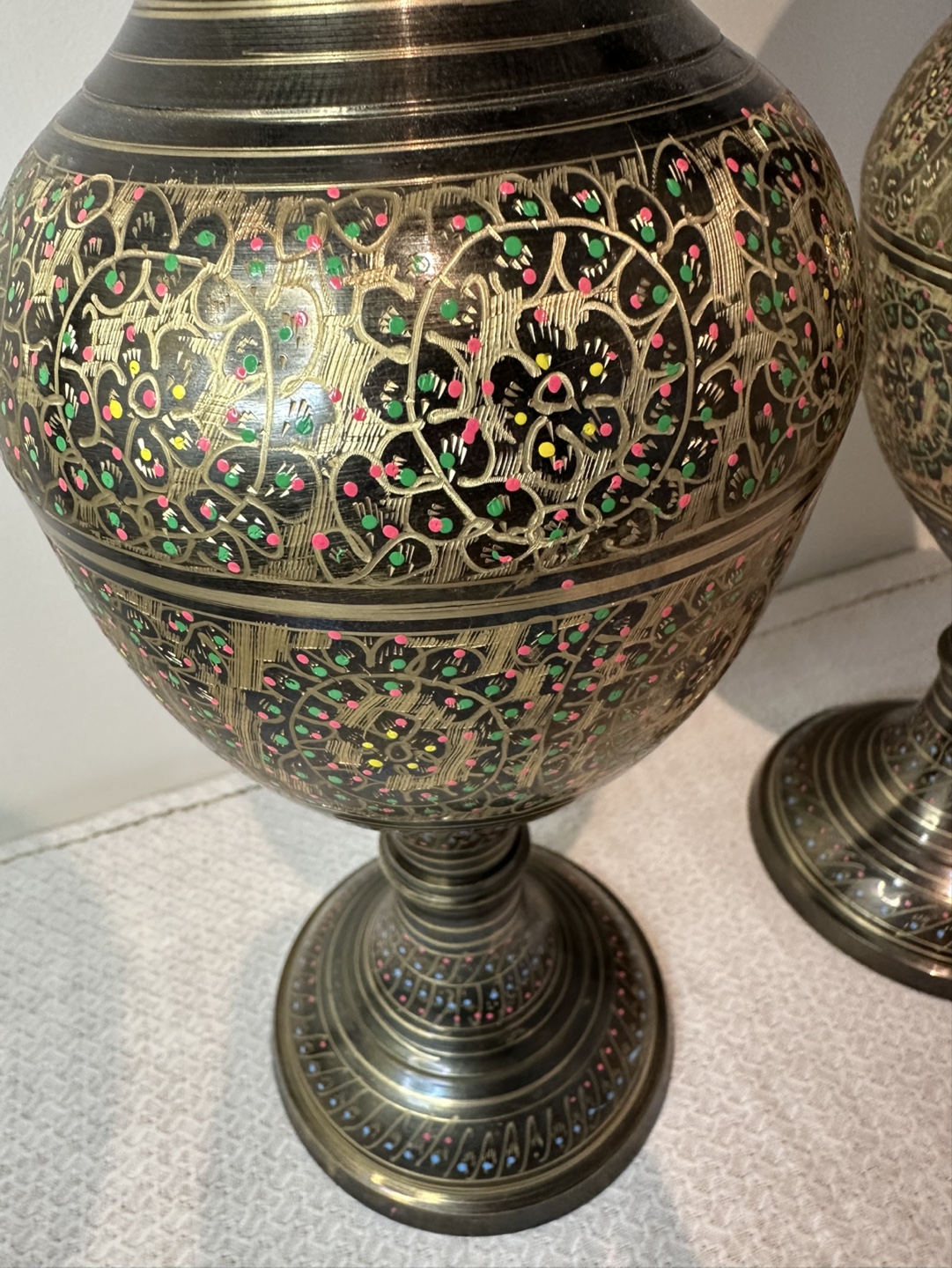 Pair of Vintage Brass Vases with Intricate Detail - photo 3