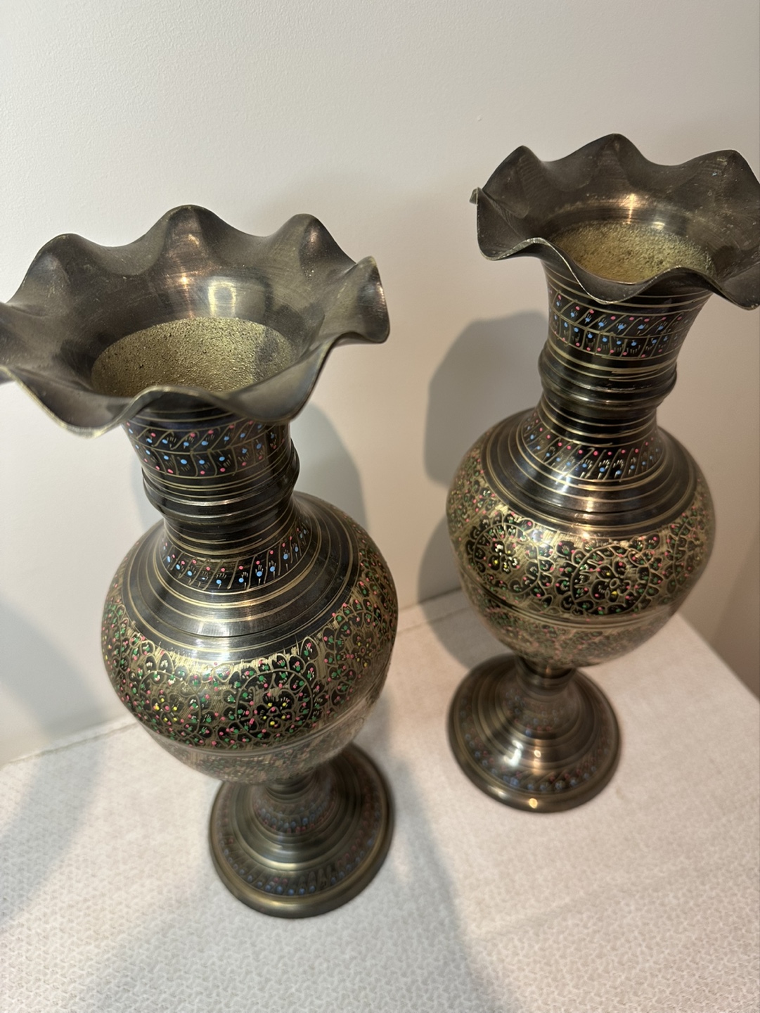 Pair of Vintage Brass Vases with Intricate Detail - photo 2