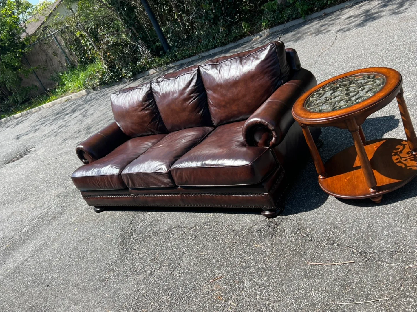 🚚** Free Delivery ** Bernhardt Foster Leather Couch 🚚 image indicator(3)