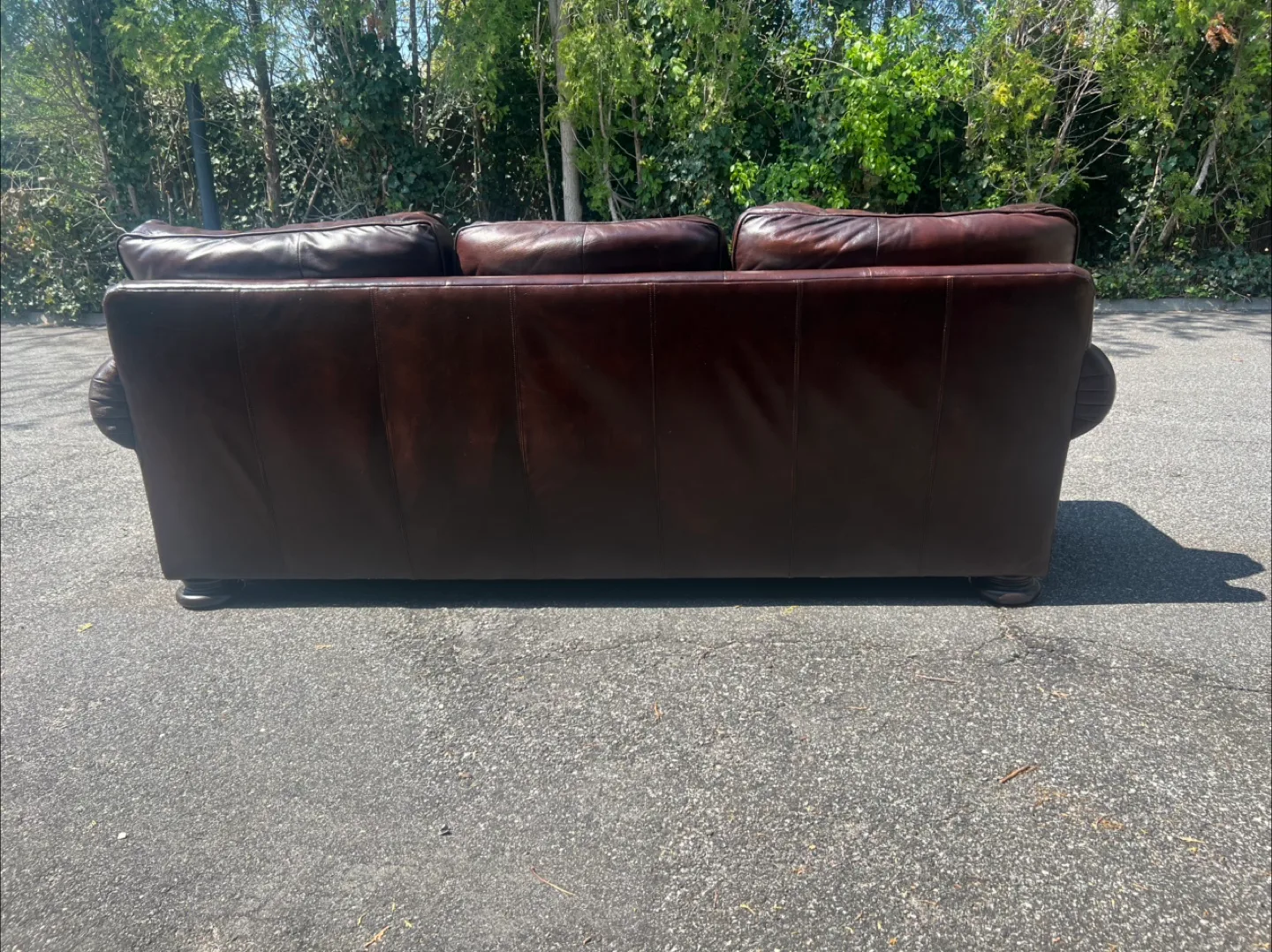🚚** Free Delivery ** Bernhardt Foster Leather Couch 🚚 image indicator(4)