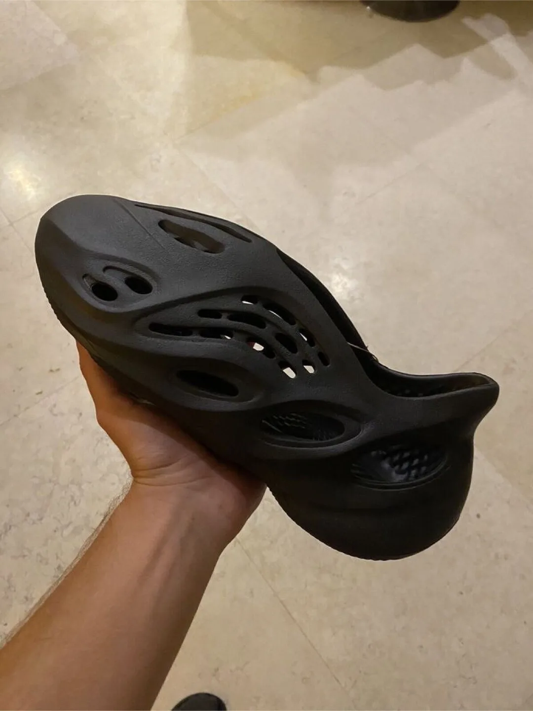 Yeezy Foam Crocs-Style not original image indicator(3)