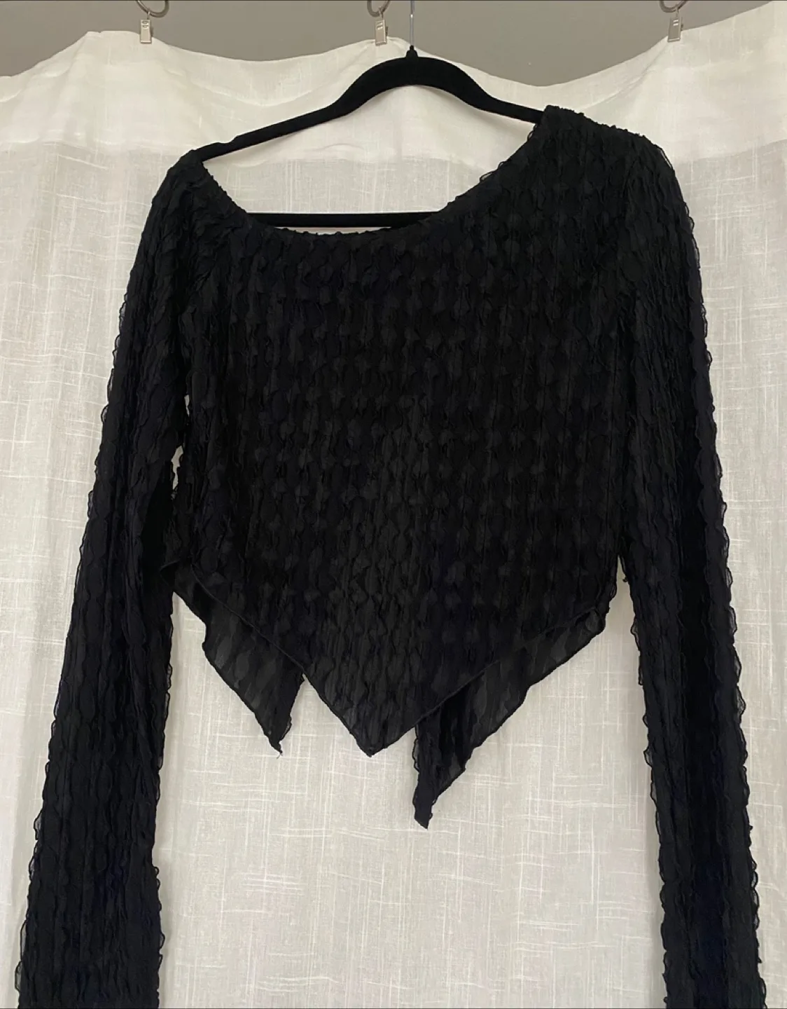 SHEIN Black and Tie-Dye Long Sleeve Crop Tops (Bundle of 2) image indicator(4)