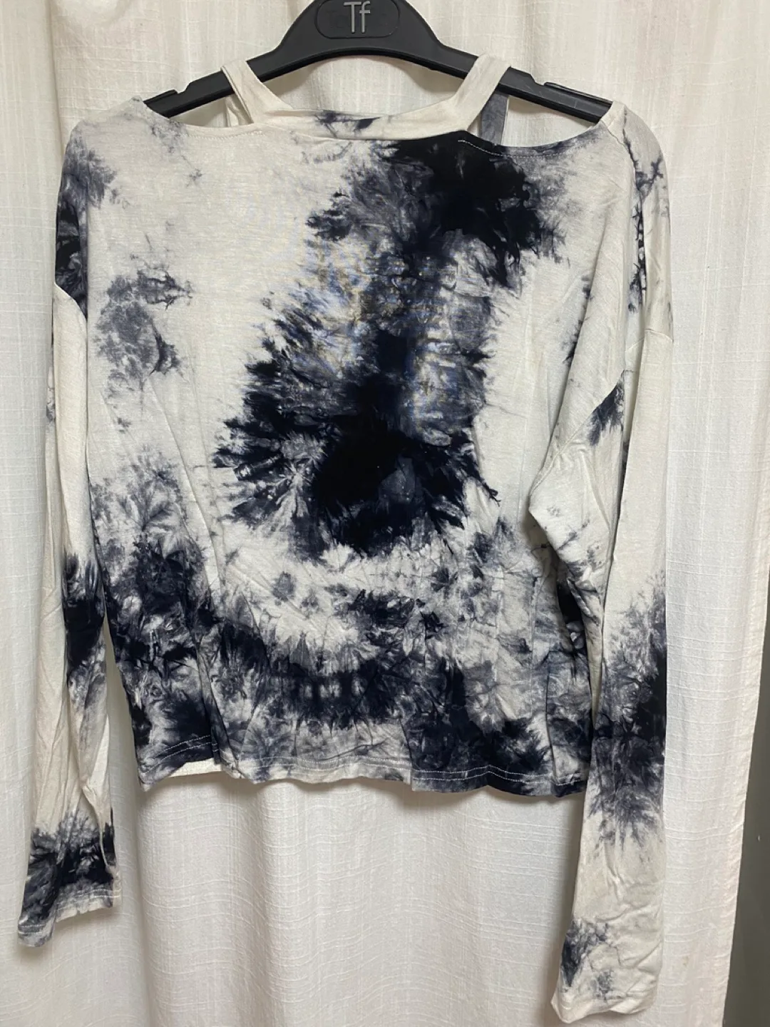 SHEIN Black and Tie-Dye Long Sleeve Crop Tops (Bundle of 2) image indicator(3)