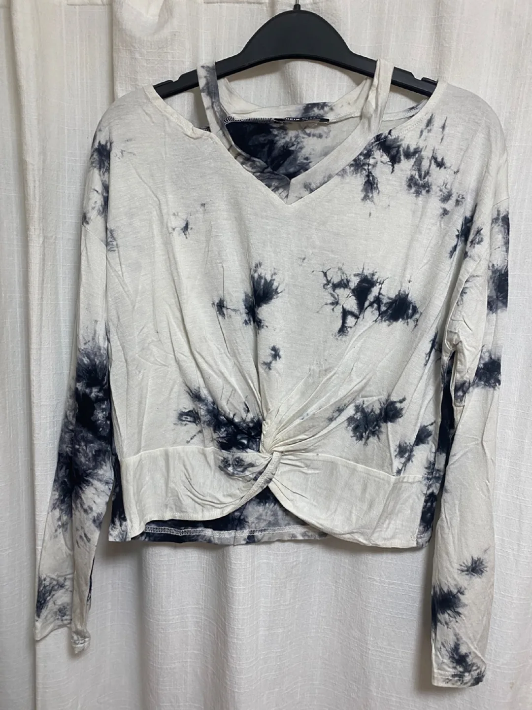 SHEIN Black and Tie-Dye Long Sleeve Crop Tops (Bundle of 2) thumbnail