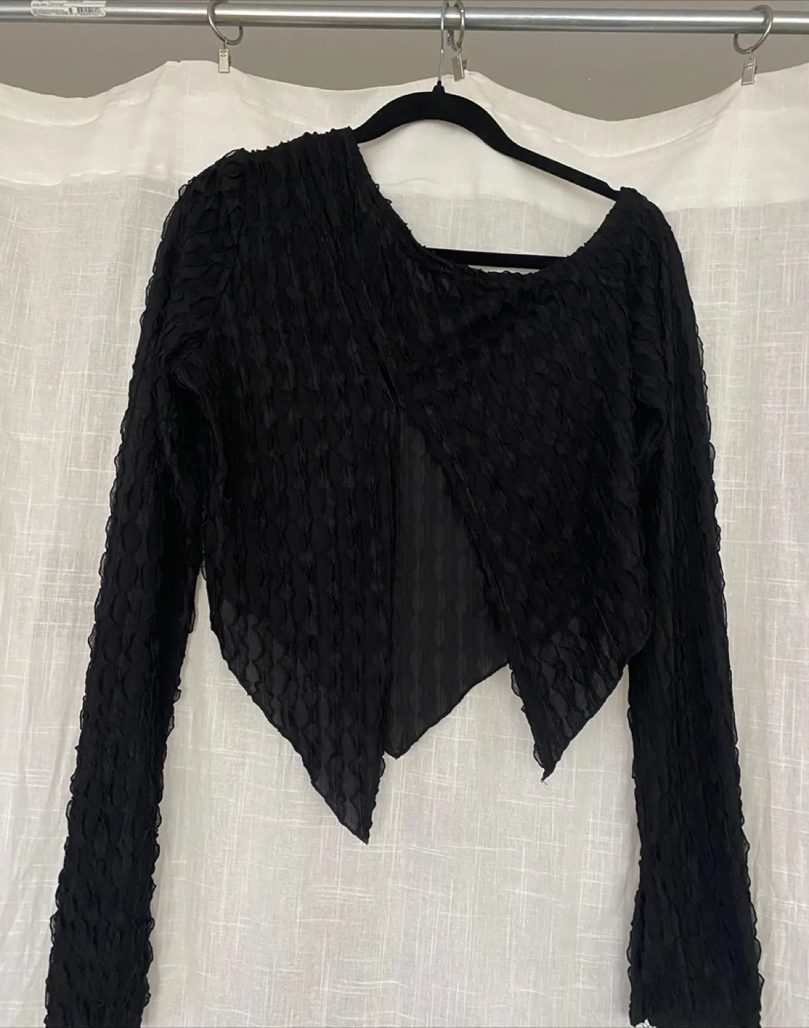 SHEIN Black and Tie-Dye Long Sleeve Crop Tops (Bundle of 2) image indicator(5)