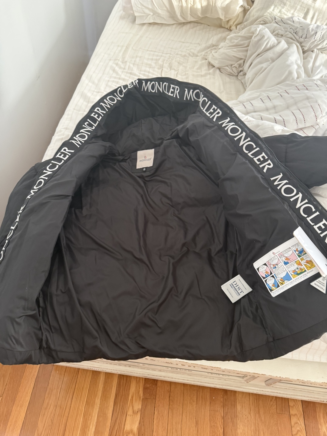 Moncler Black Puffer Jacket - photo 2
