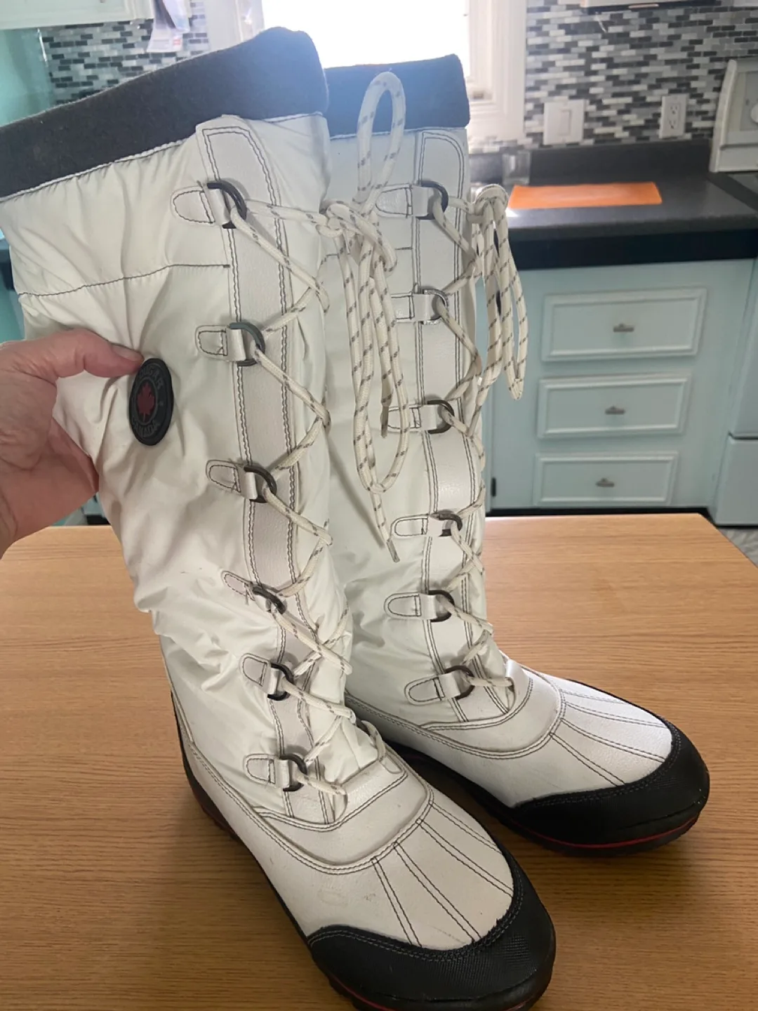 Winter boots thumbnail