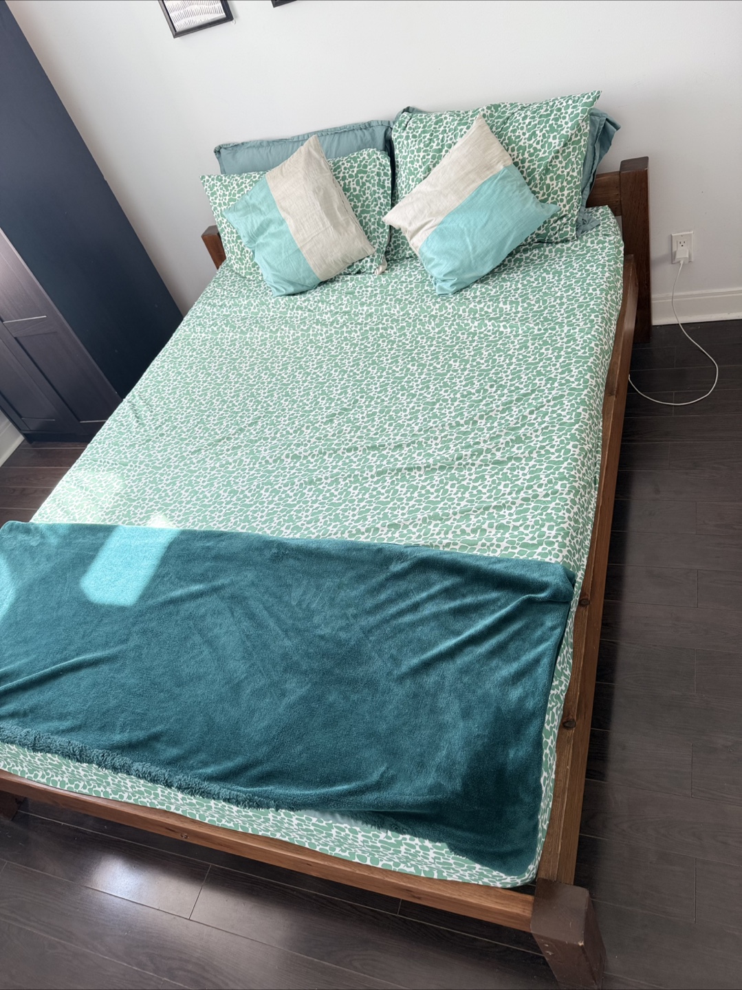 Queen Size Platform Bed Frame - photo 4