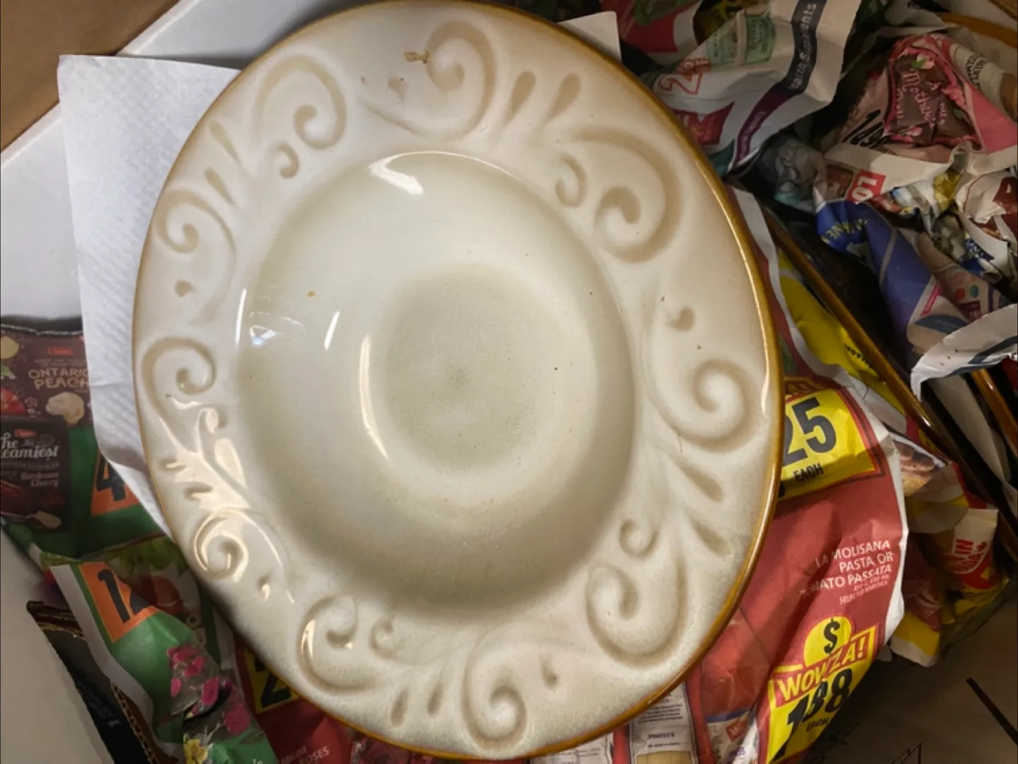 Set of 8 Dinner Plates. image indicator(2)