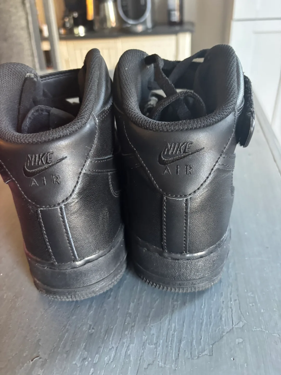 Nike Air Force 1 High Top Shoes - Black - Size 10.5 image indicator(4)