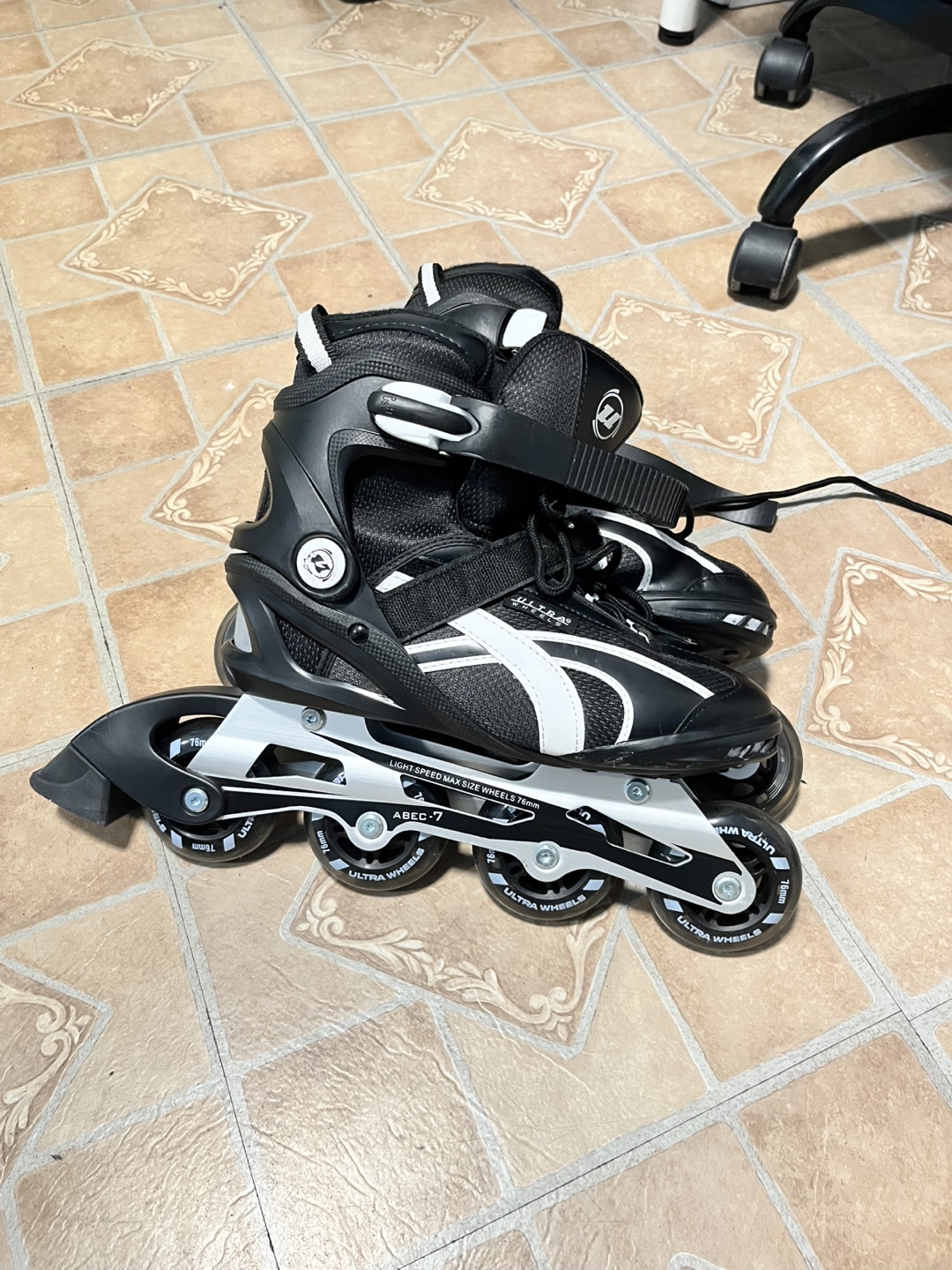 Used Ultra Wheels Inline Skates - Size 6 - photo 2