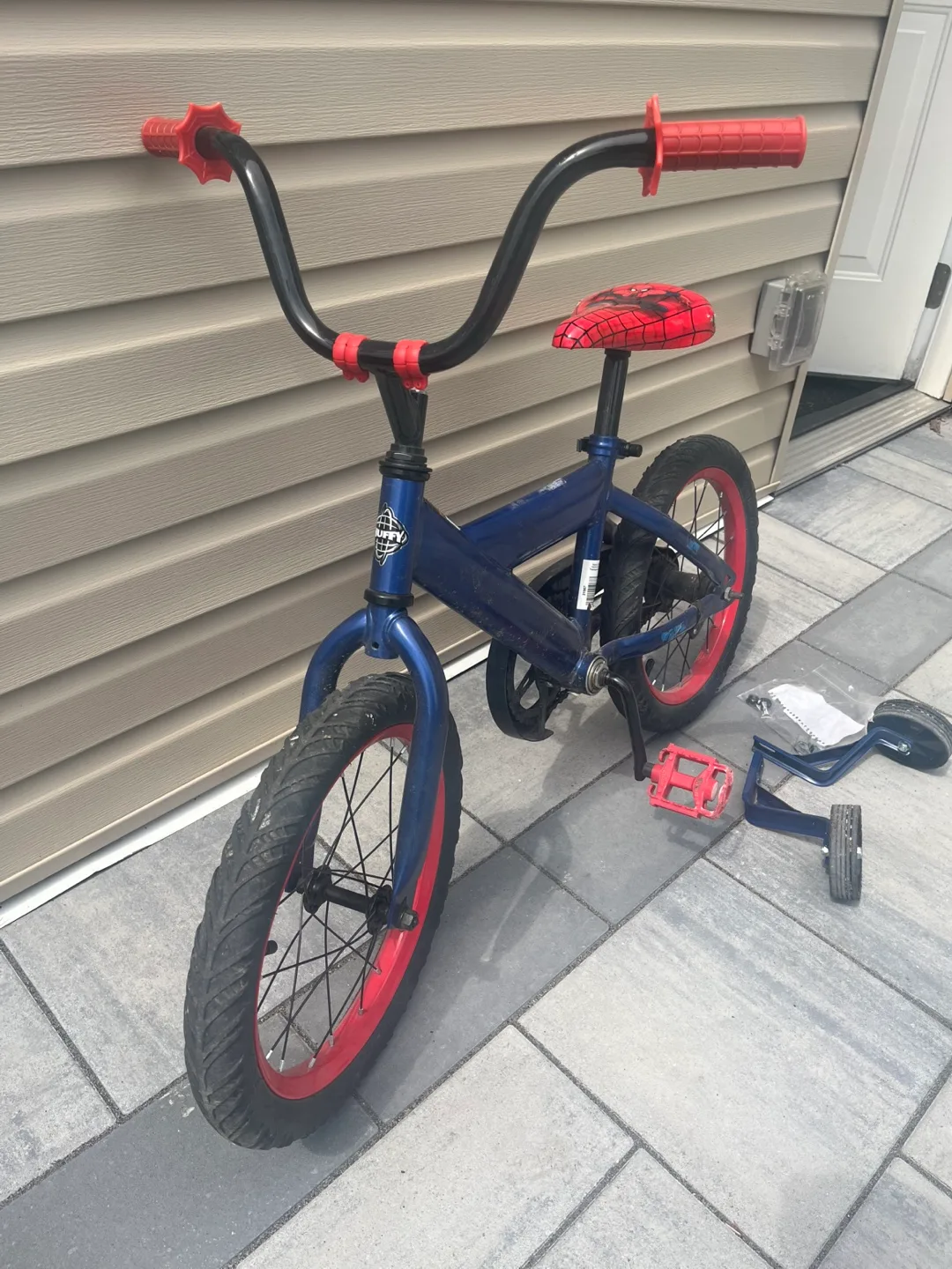 Spiderman 16" Kids Bike with Training Wheels image indicator(2)