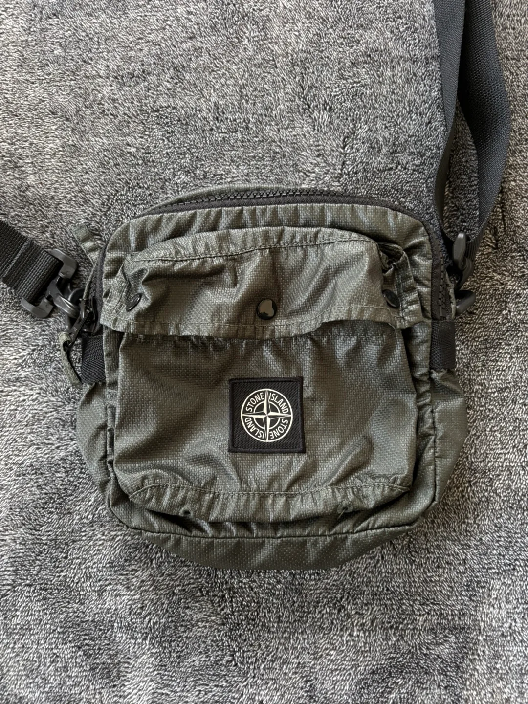 Stone Island Green Shoulder Bag image indicator(2)