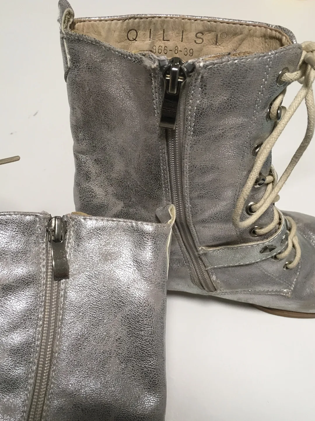 🧡 Women's Silver Stud Spikes Laces Boot size 8 Casual image indicator(5)