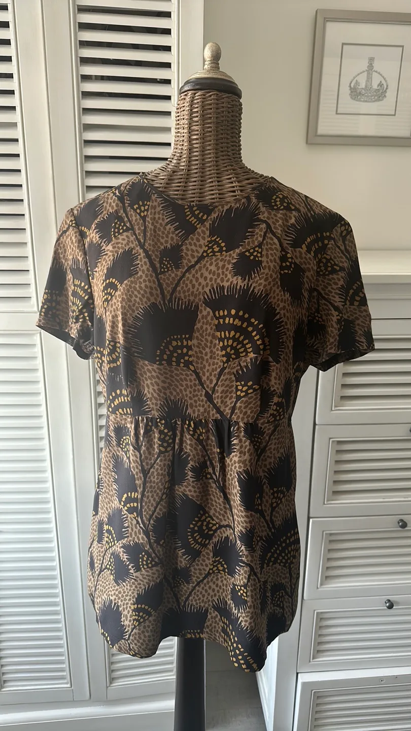 Burberry Short Sleeve Top * 3/4 Back Zip * brown/Black pattern thumbnail