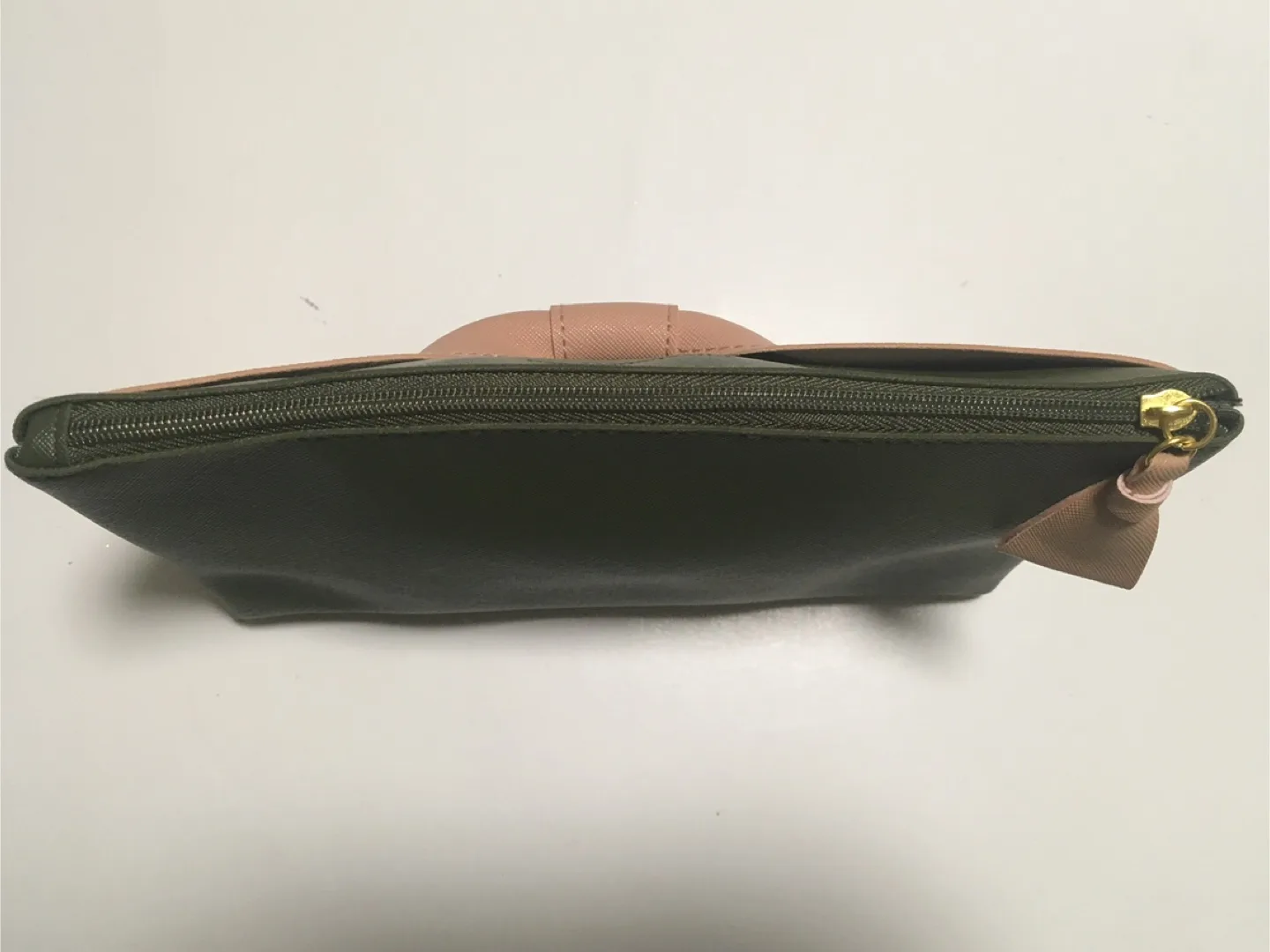 🧡 Elizabeth Arden Olive Peach Bowtie Cosmetics Makeup Bag image indicator(4)