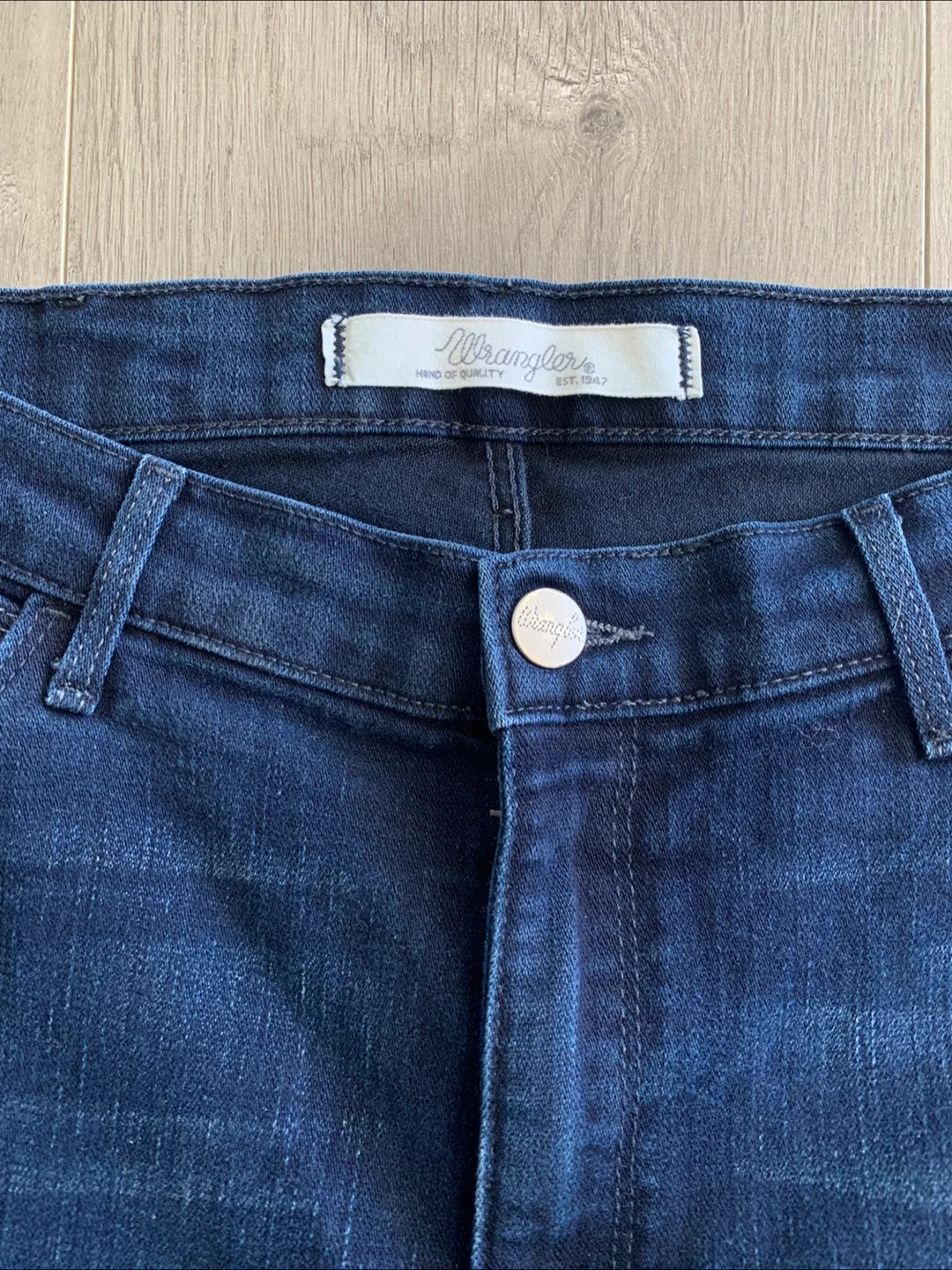 🧡Wrangler 🧡Women's High-Waisted Bootcut Jeans Size 33x32 image indicator(2)