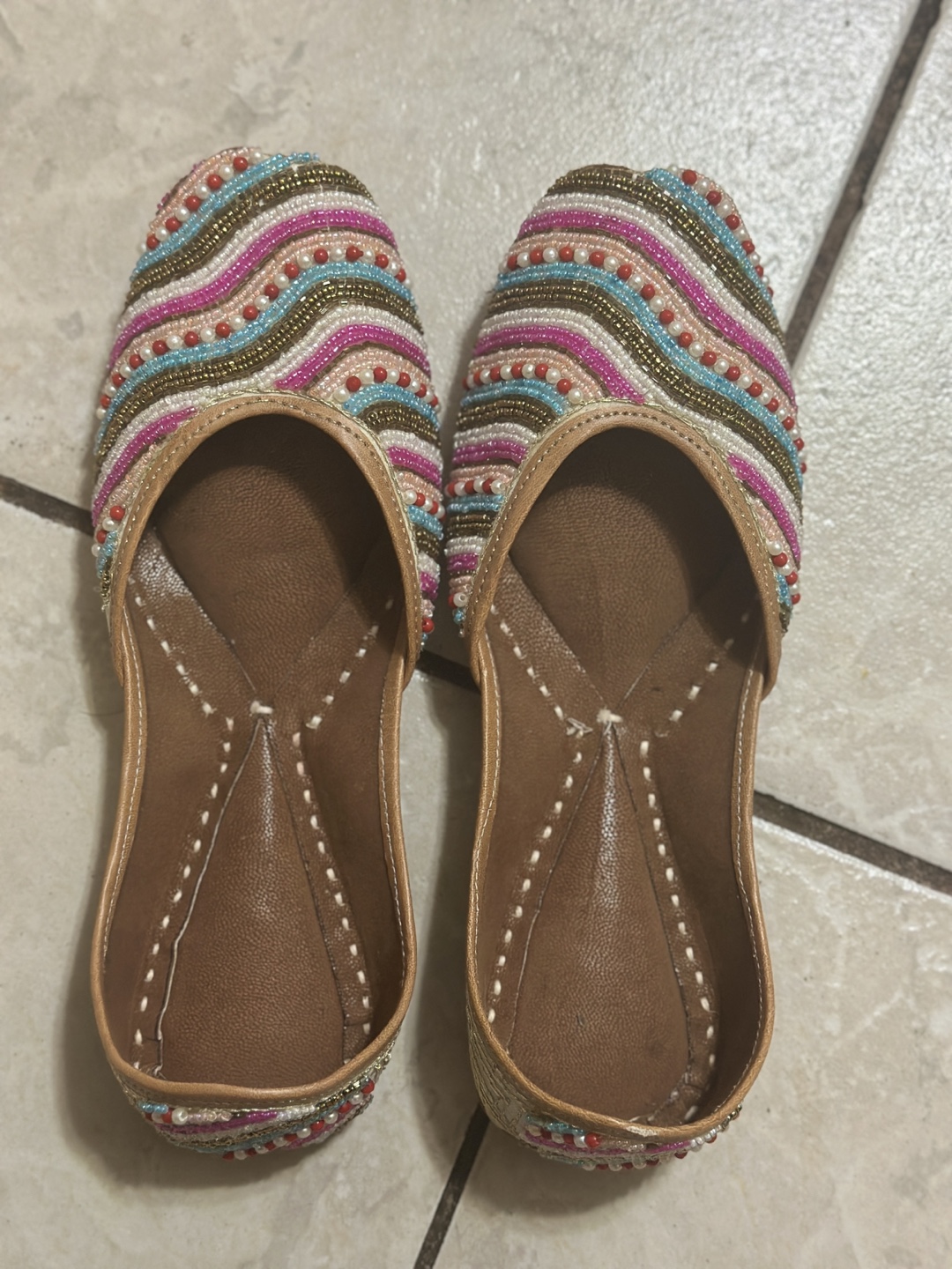 Beaded Women's Juttis - photo 2