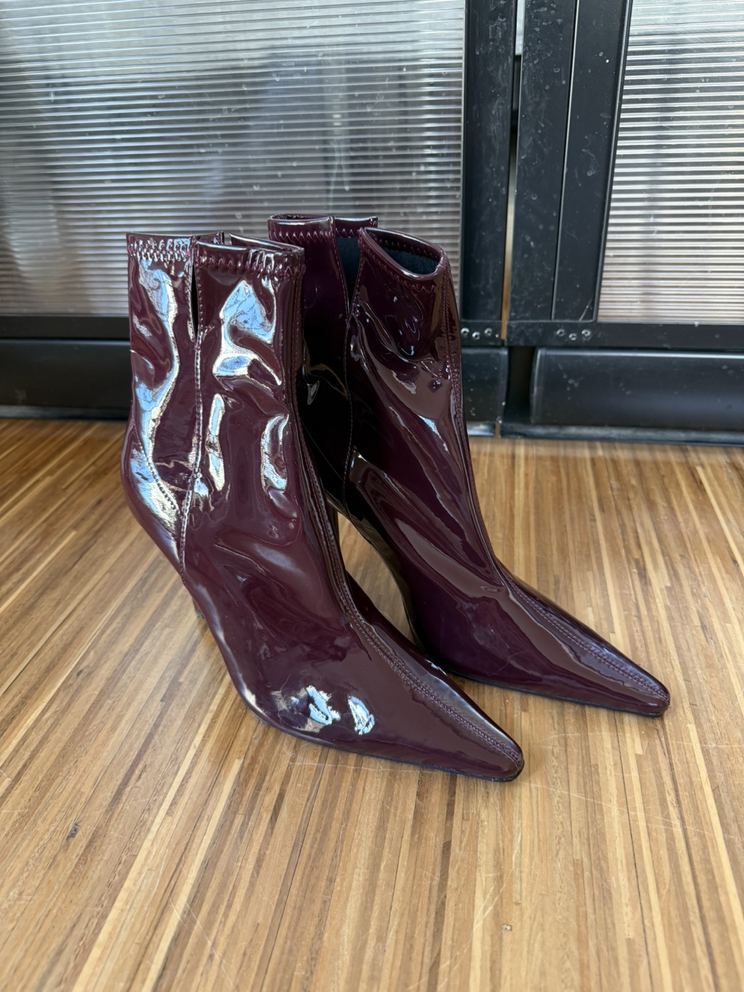 Zara faux patent burgundy boots - photo 2