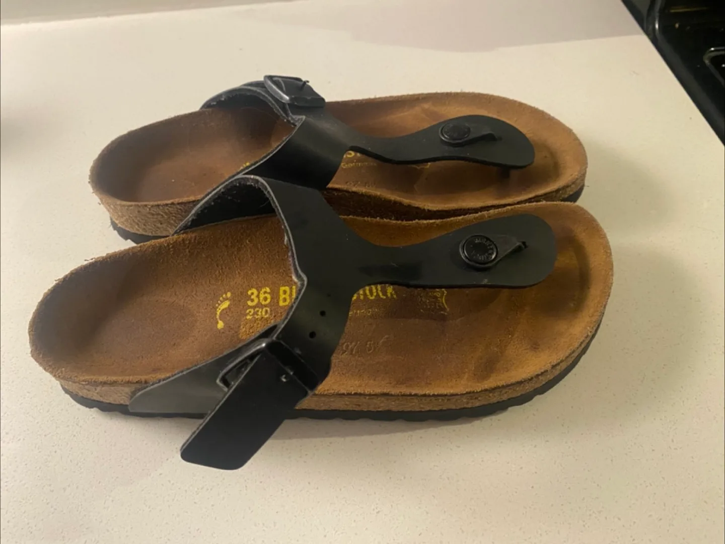 Kids Black Birkenstock Sandals - Size 5/5.5 image indicator(2)