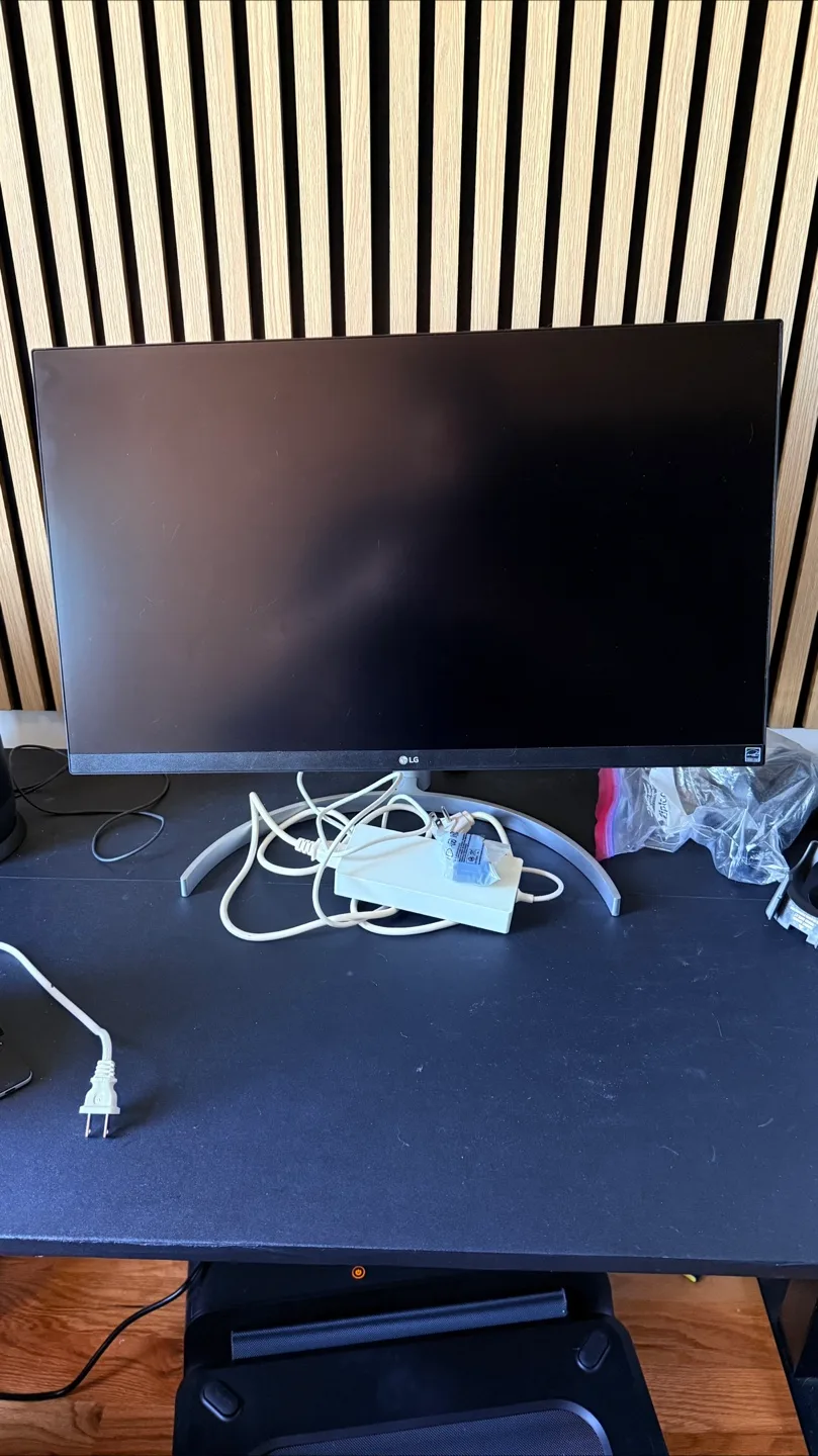 LG 27UL650-W 27-Inch Ultra HD 4K Monitor thumbnail