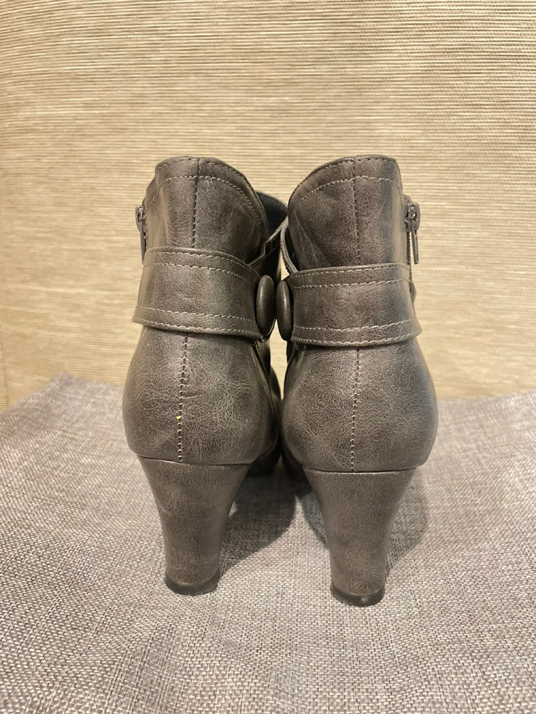 Women’s Grey Ankle Boots Size 8.5 image indicator(4)