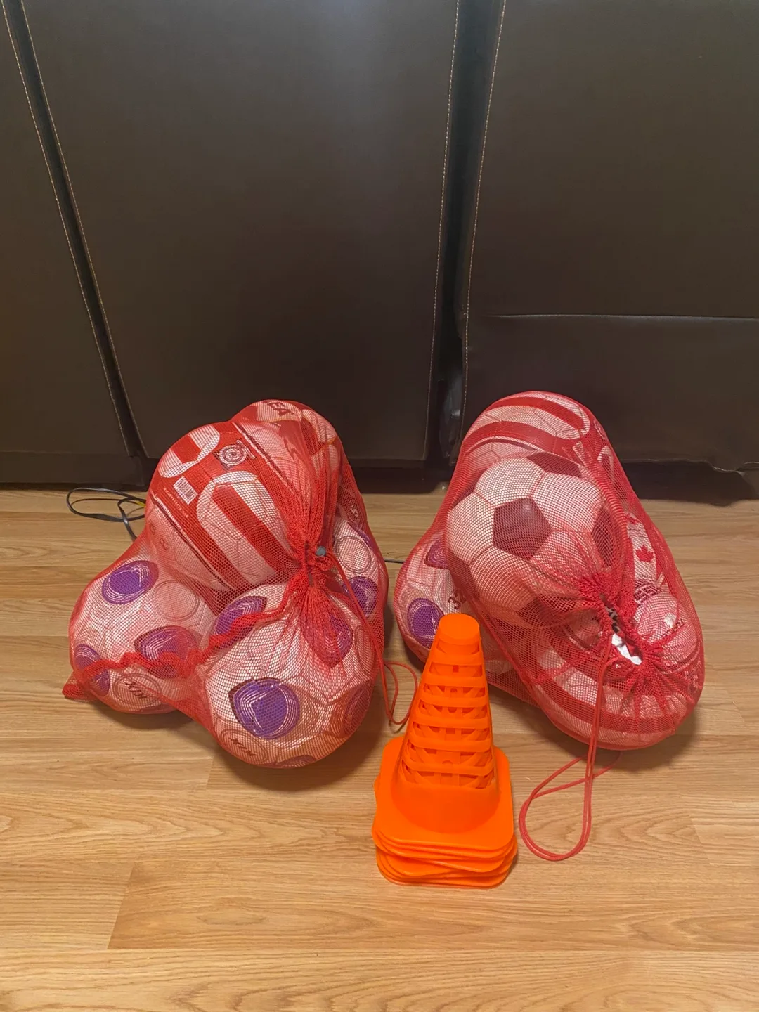 Bulk Soccer Balls with Cones thumbnail
