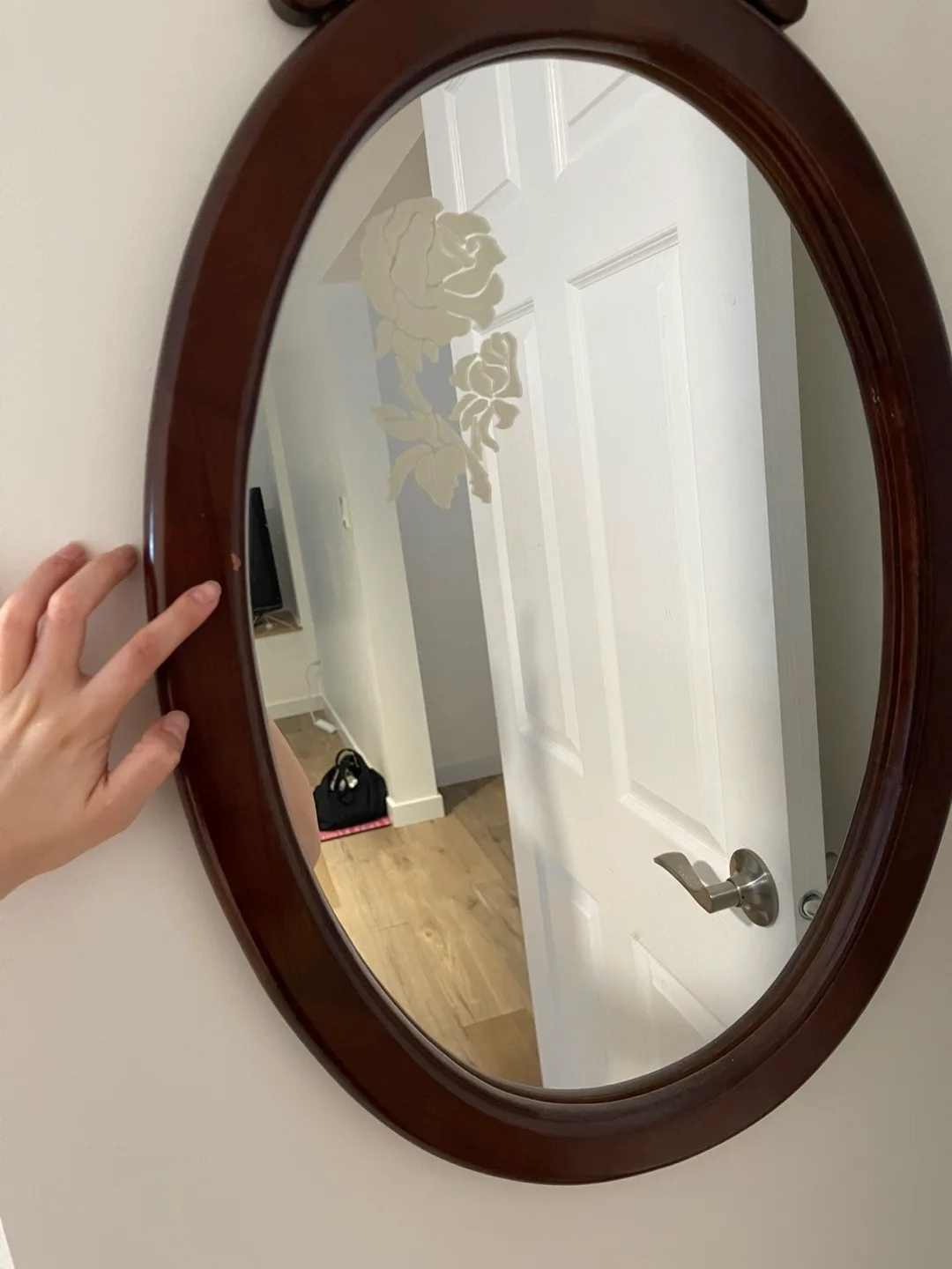 Oval Wall Mirror with Rose Etched Design image indicator(2)