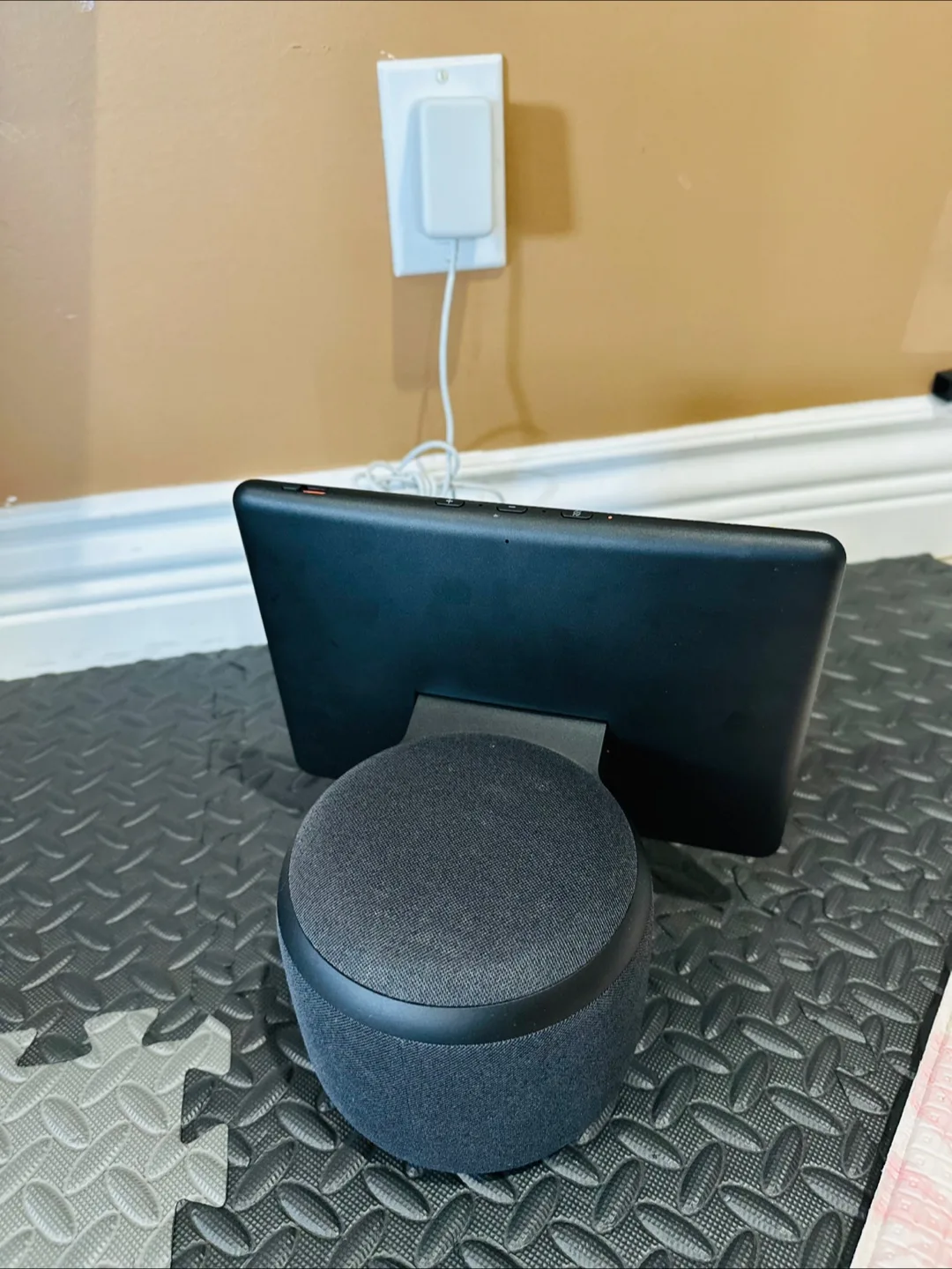 Amazon Echo Show 8 (2nd Gen) with Stand image indicator(4)