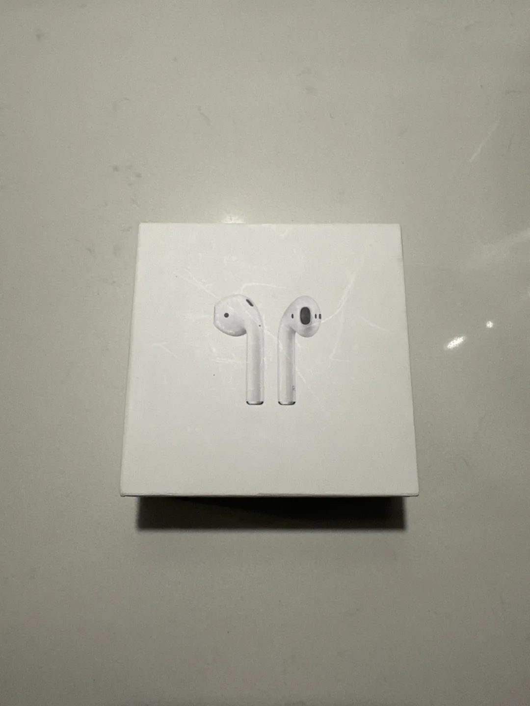 First gen right Apple AirPod with Charging Case image indicator(3)