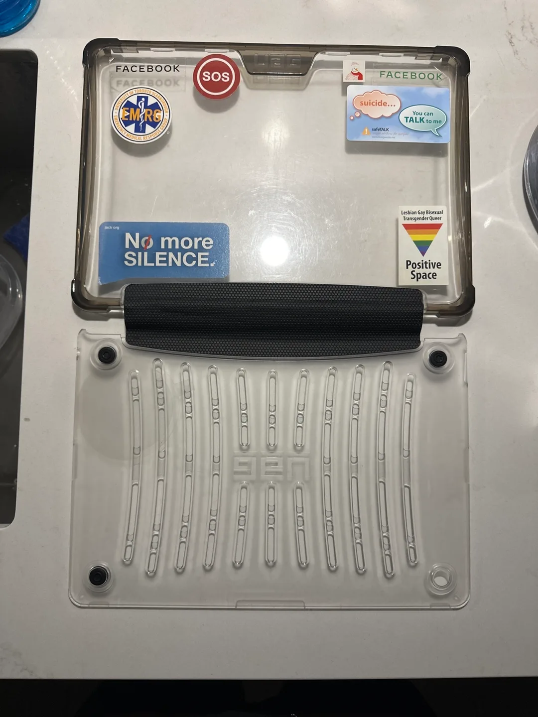 Rugged MacBook Air 13 inch case image indicator(2)