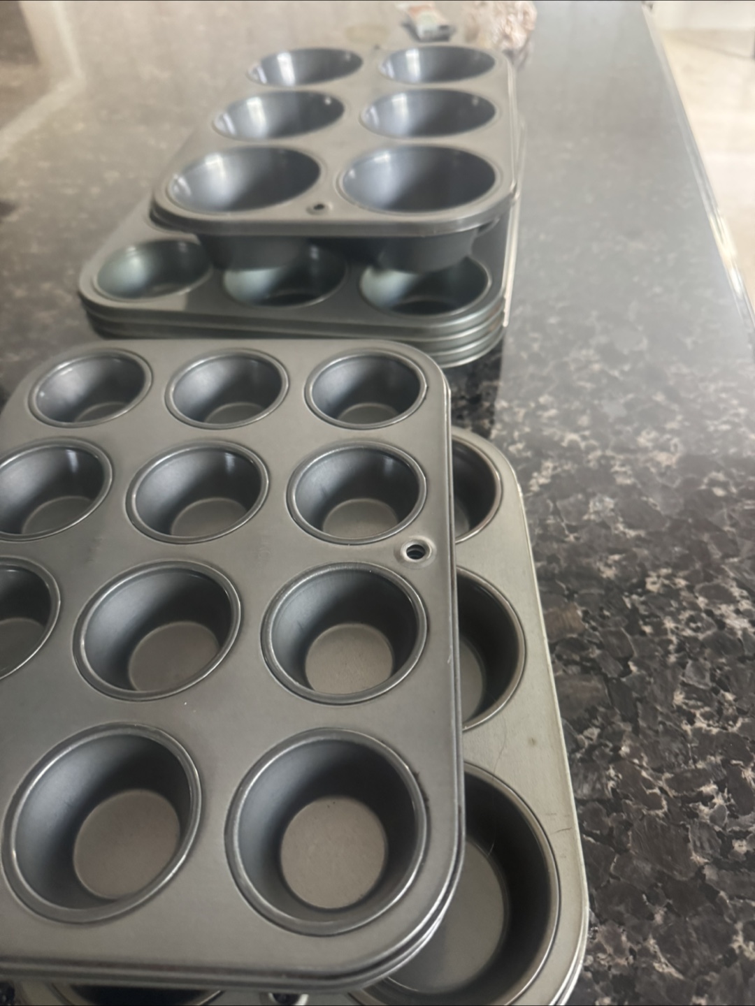 Muffin/cupcake tins - photo 2