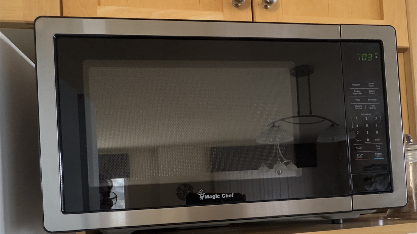 Magic Chef Countertop Microwave