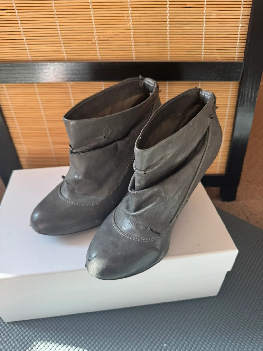 Women's Grey Leather Ankle Boots image indicator(5)