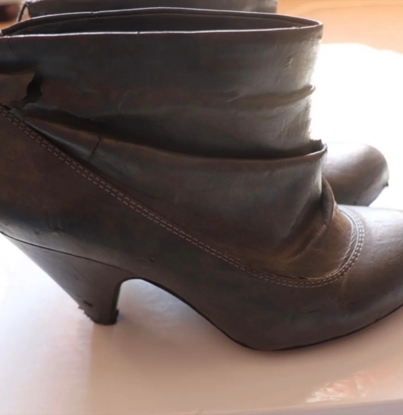 Women's Grey Leather Ankle Boots image indicator(4)
