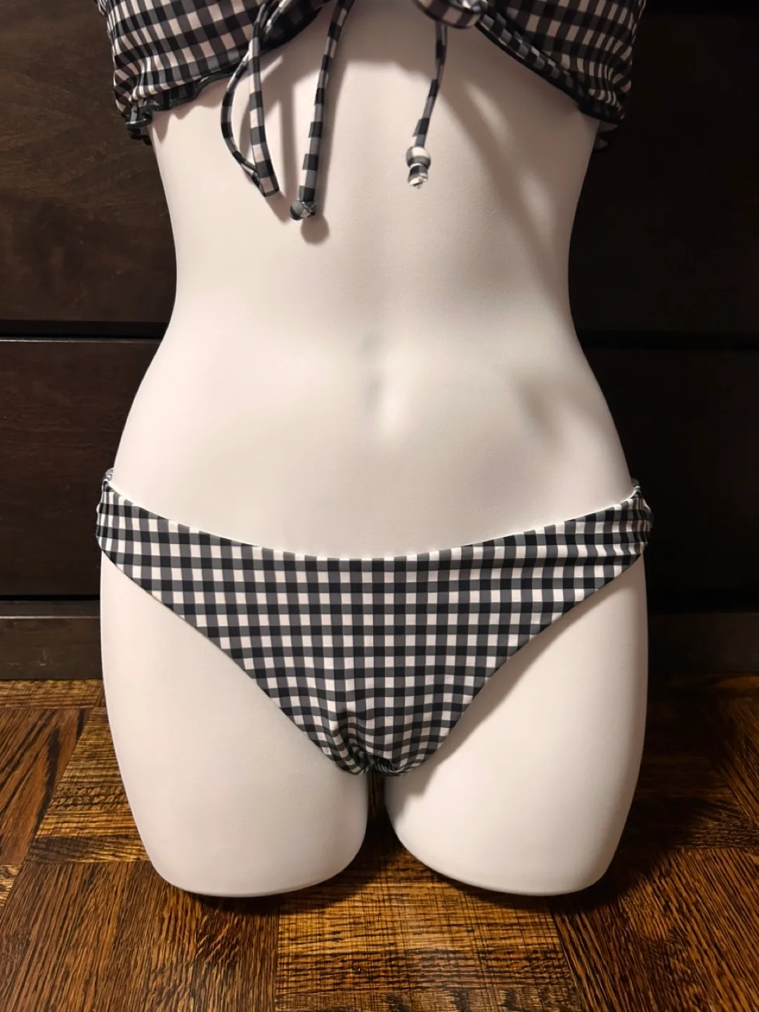 Black and White Gingham Bikini Set image indicator(4)