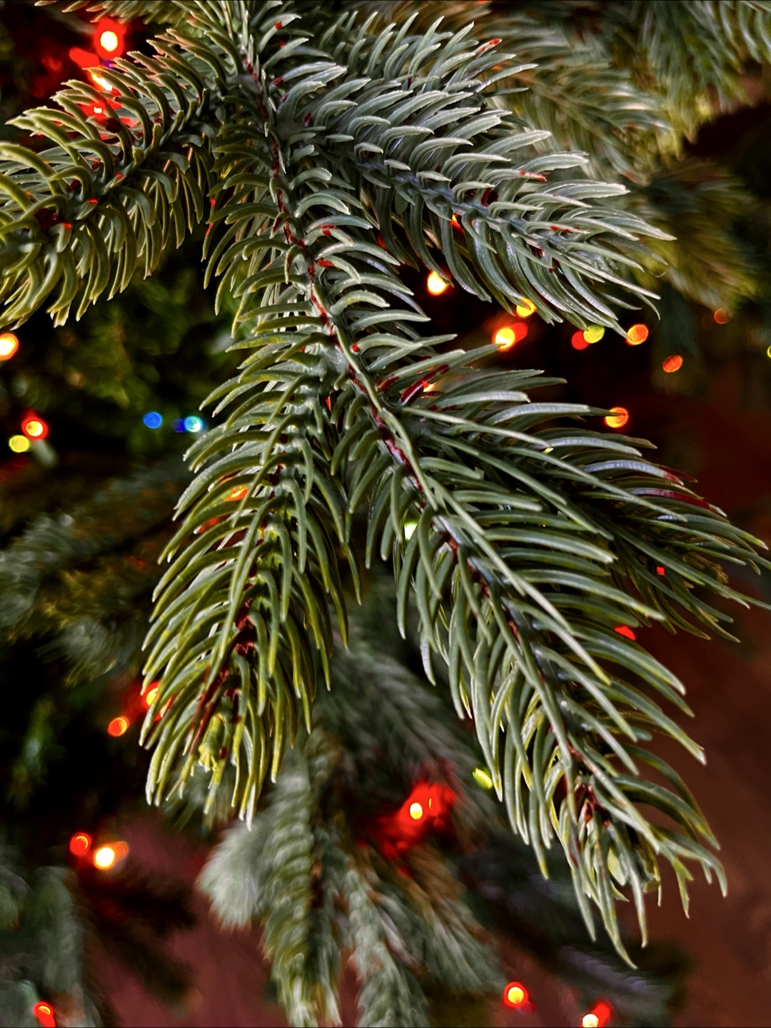 6.5’ Regency International Artifical Spruce Christmas Tree - photo 2