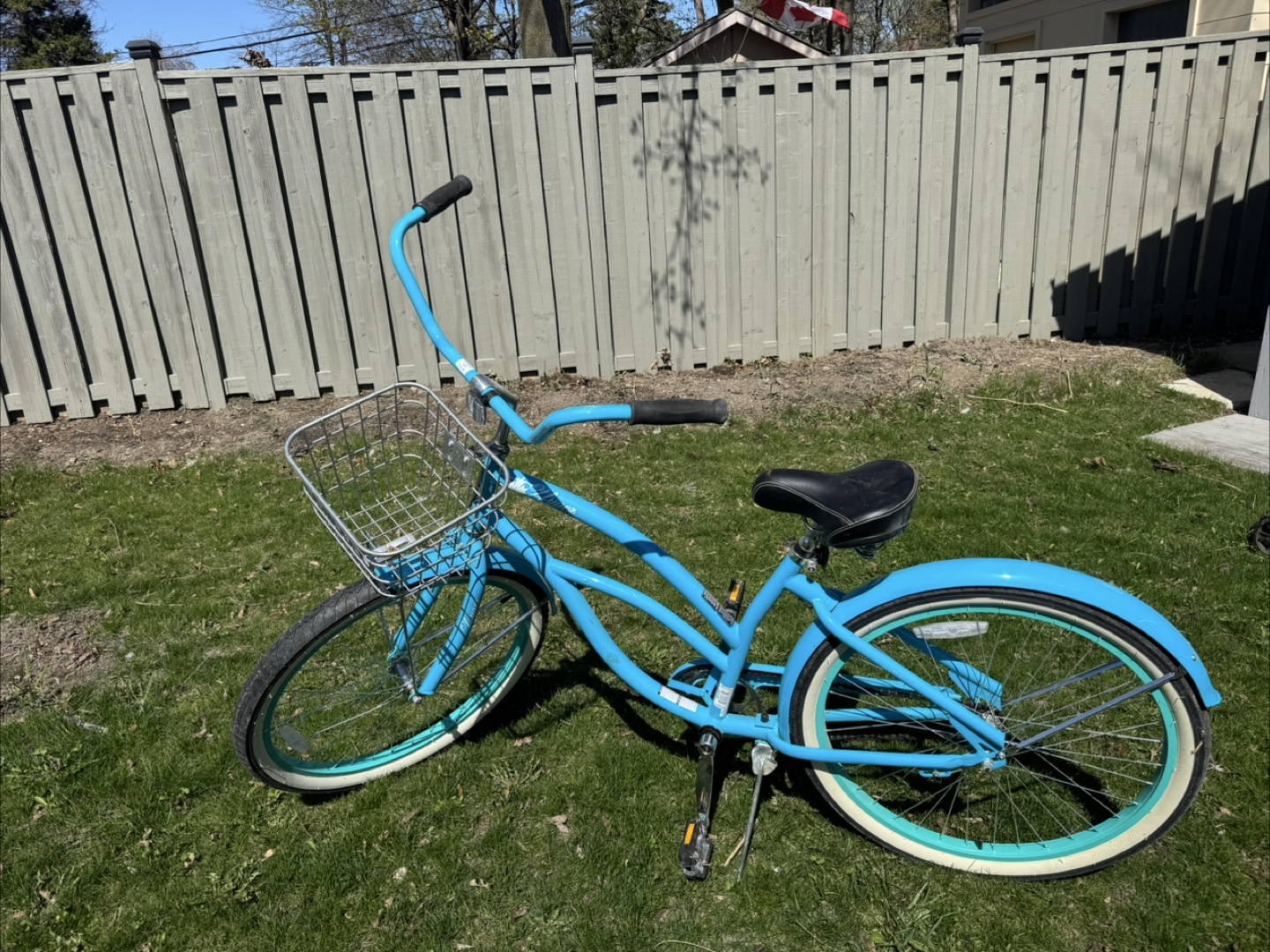 Cruiser Bicycle with Basket - photo 2