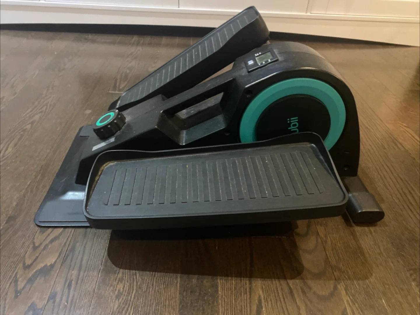 Cubii Jr. Under-Desk Elliptical – Quiet & Low Impact image indicator(3)