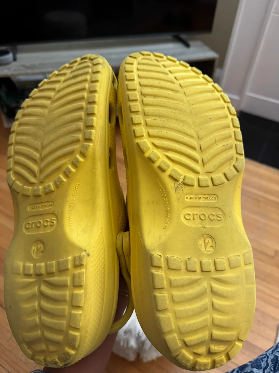 Yellow Crocs Size 12 Men image indicator(4)