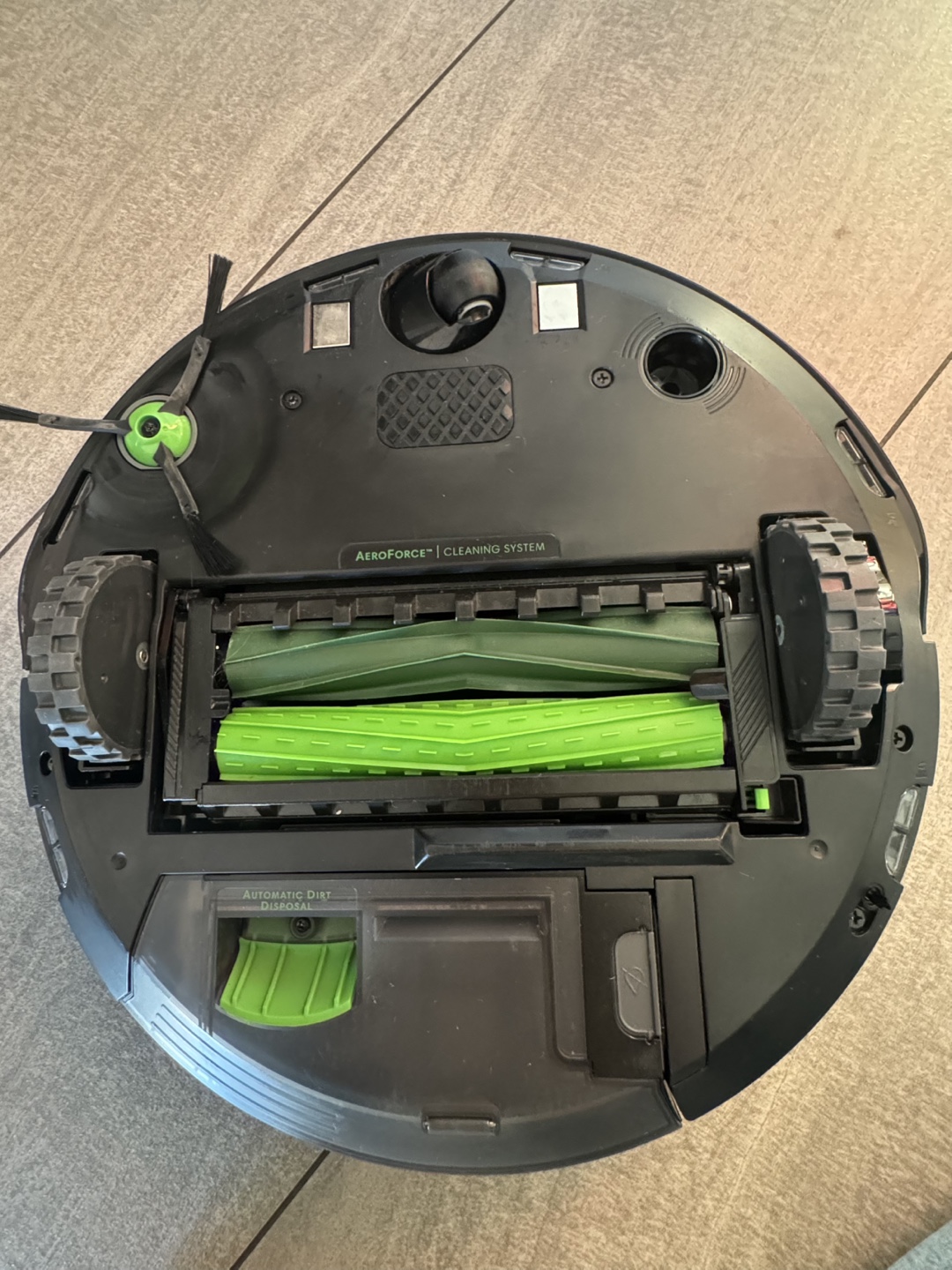 iRobot Roomba j7+ Robot Vacuum - fully serviced! - photo 4