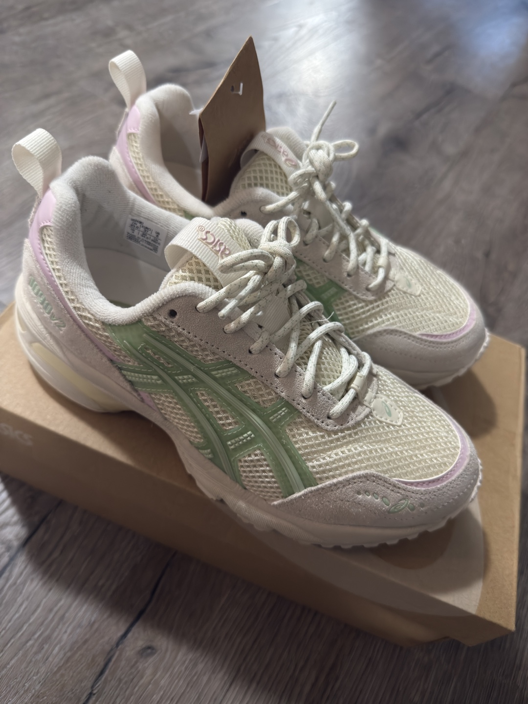 ASICS Gel-Venture 8 Sneakers - Women's Size 6 - photo 2